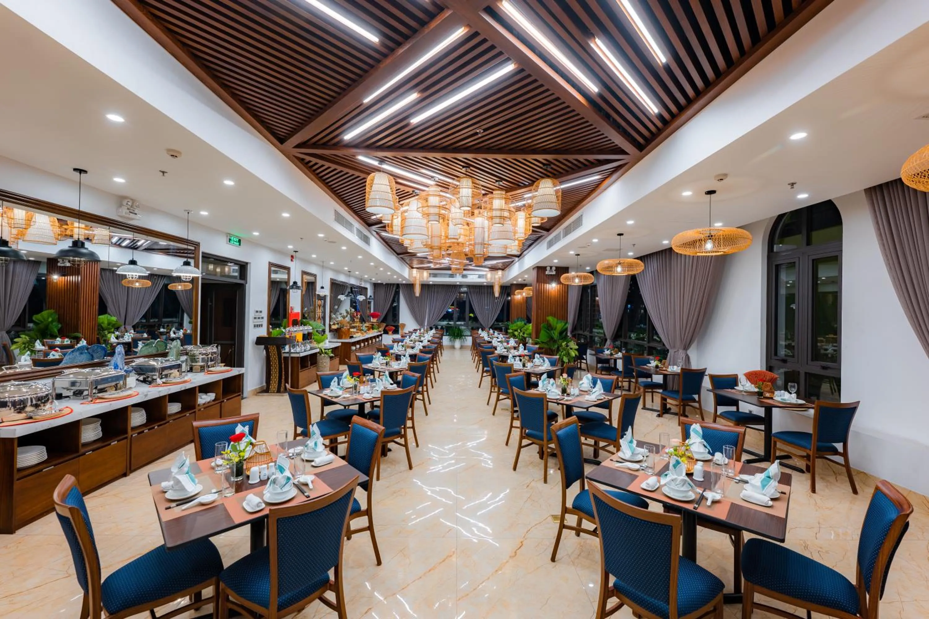 Restaurant/places to eat in Hạ Long New Century Hotel