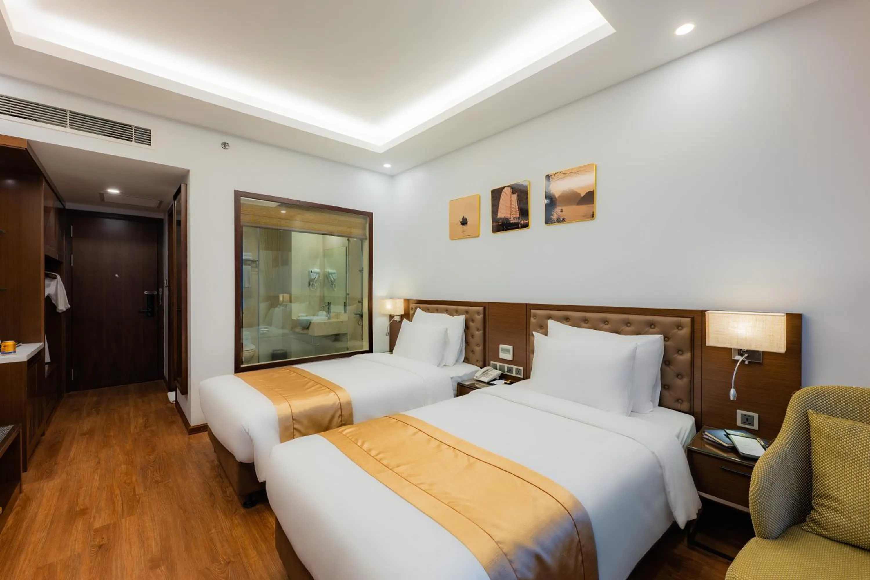 Photo of the whole room, Bed in Hạ Long New Century Hotel