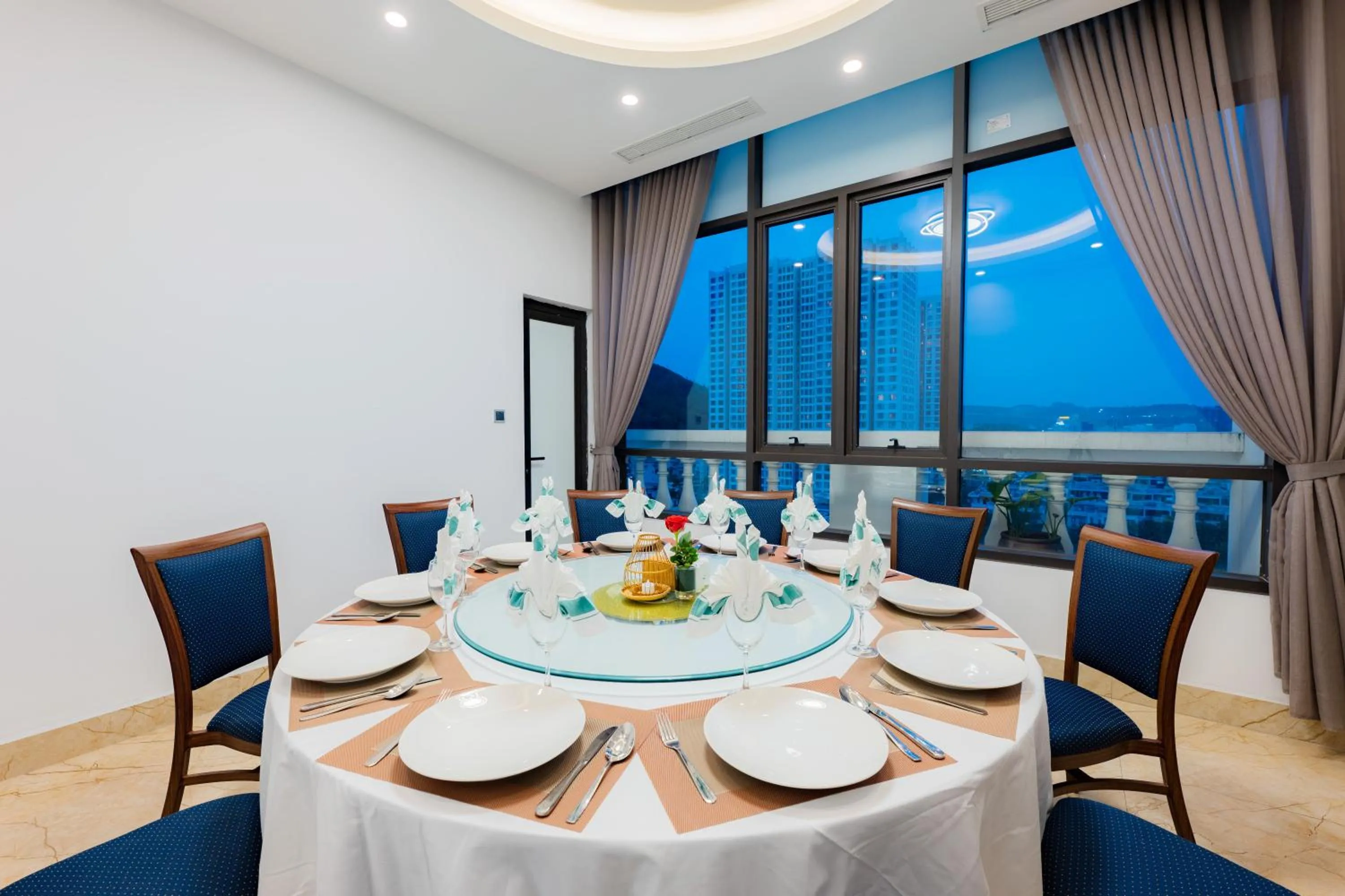 Food and drinks in Hạ Long New Century Hotel