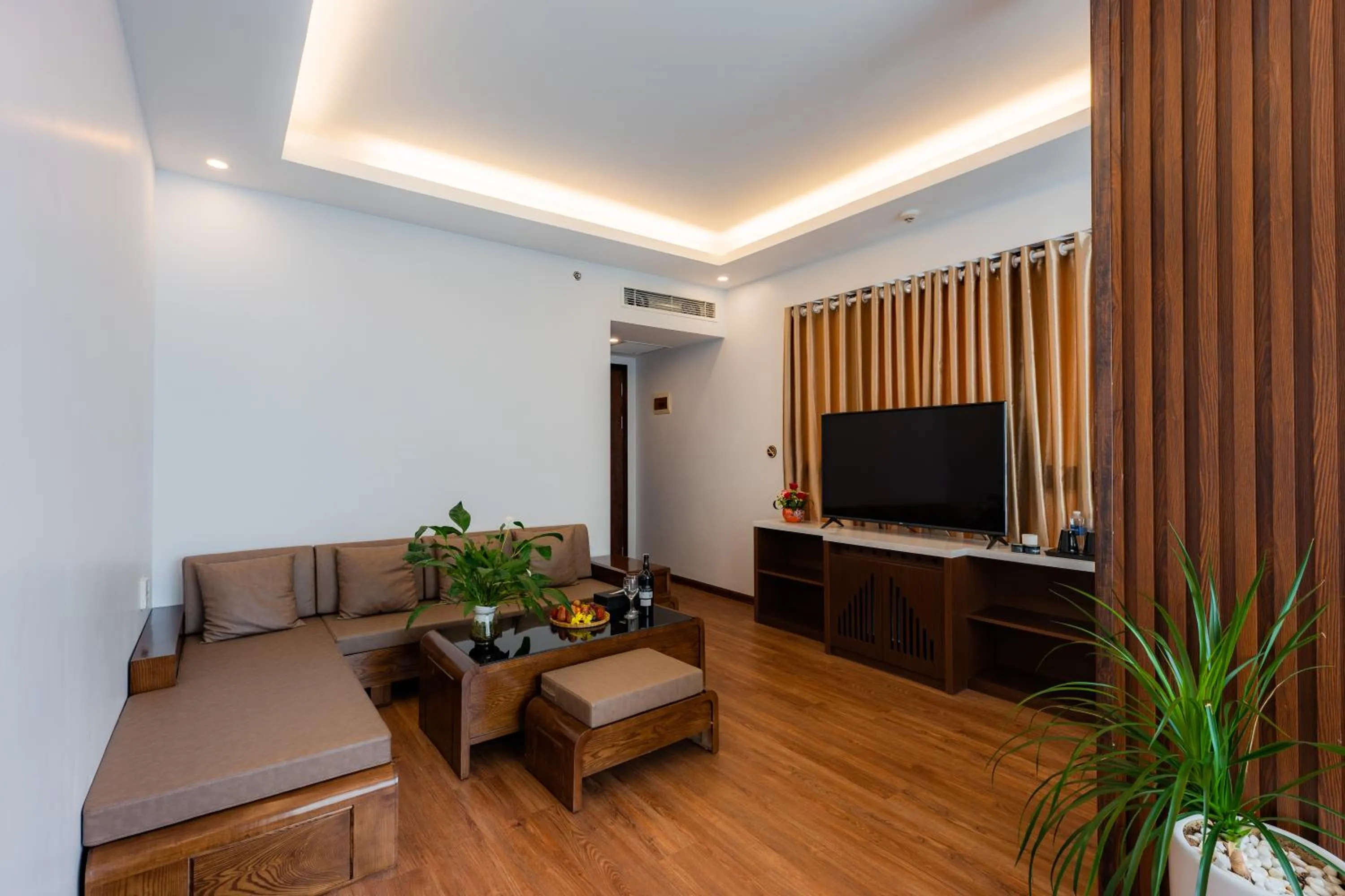 Communal lounge/ TV room in Hạ Long New Century Hotel