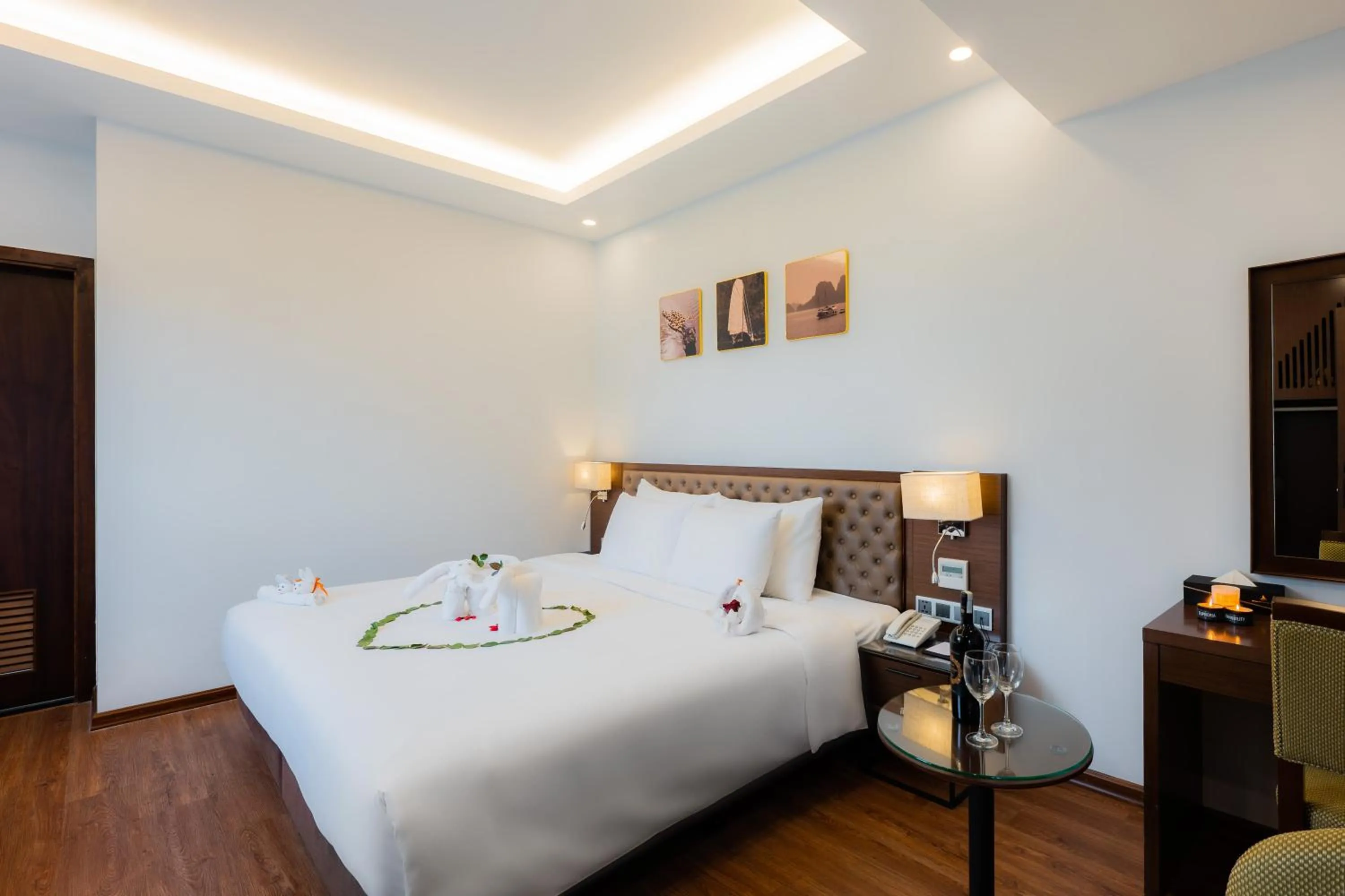 Bed in Hạ Long New Century Hotel