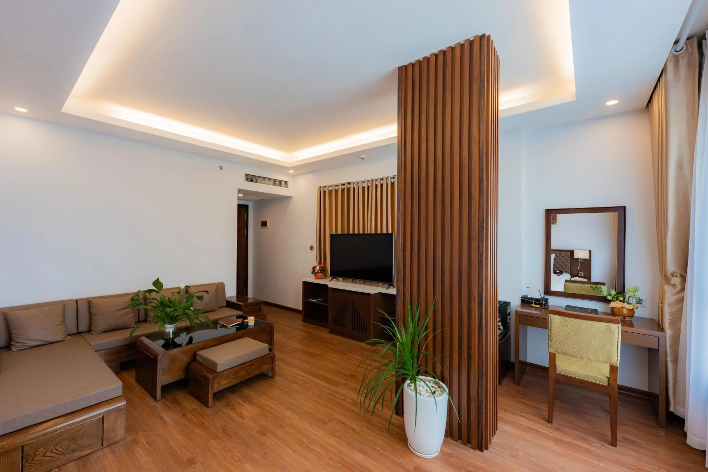 Communal lounge/ TV room in Hạ Long New Century Hotel