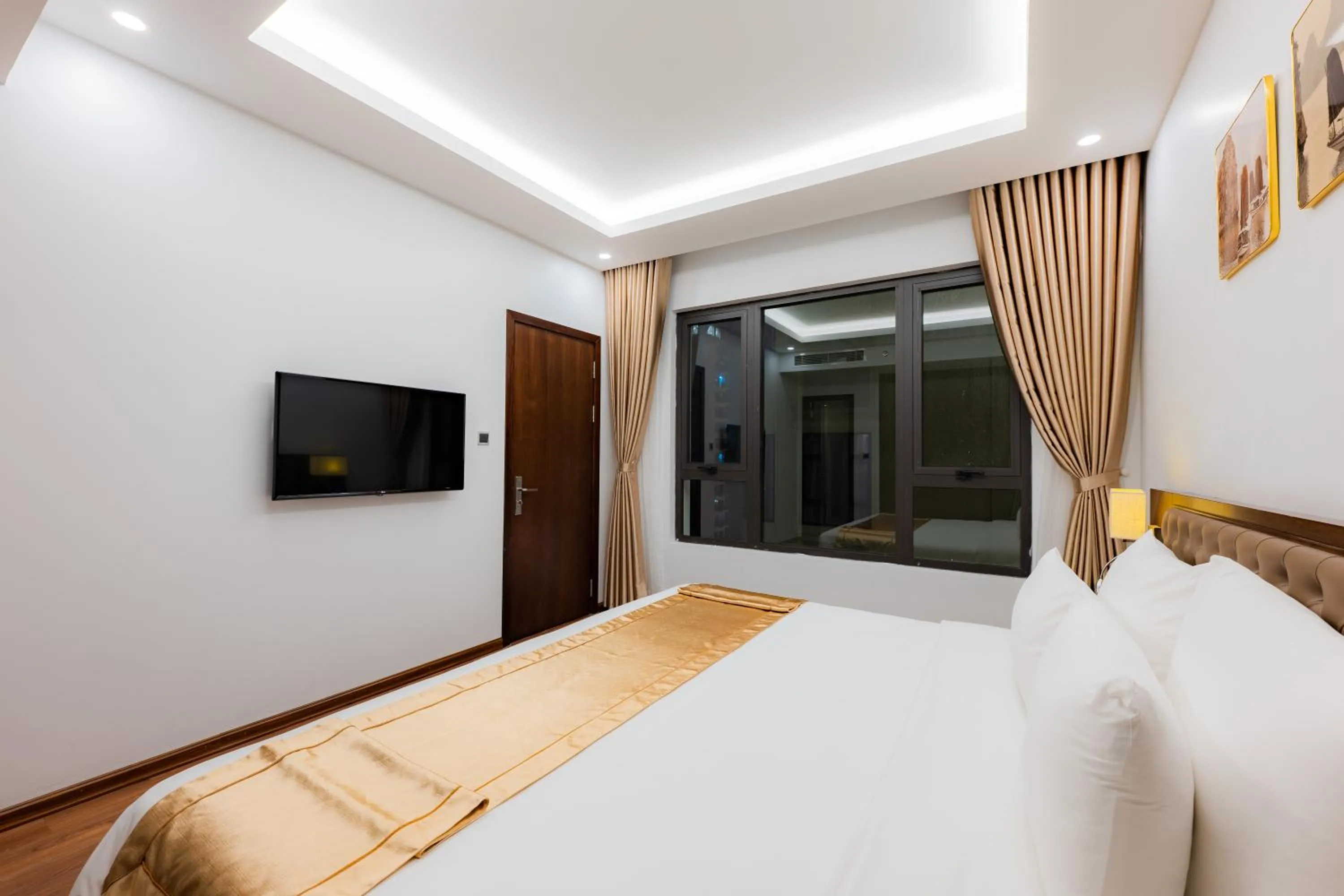 Communal lounge/ TV room, Bed in Hạ Long New Century Hotel