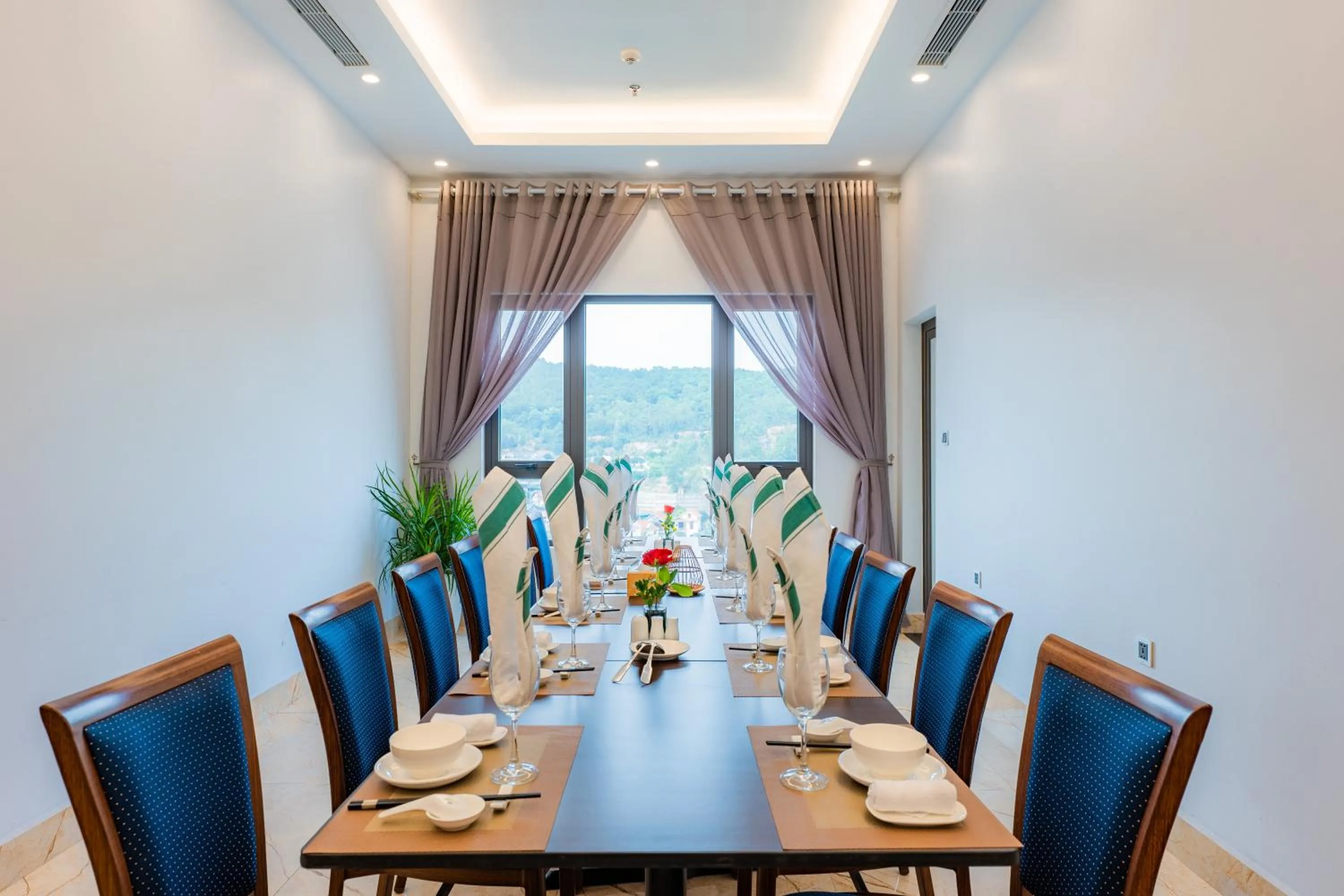 Restaurant/places to eat in Hạ Long New Century Hotel