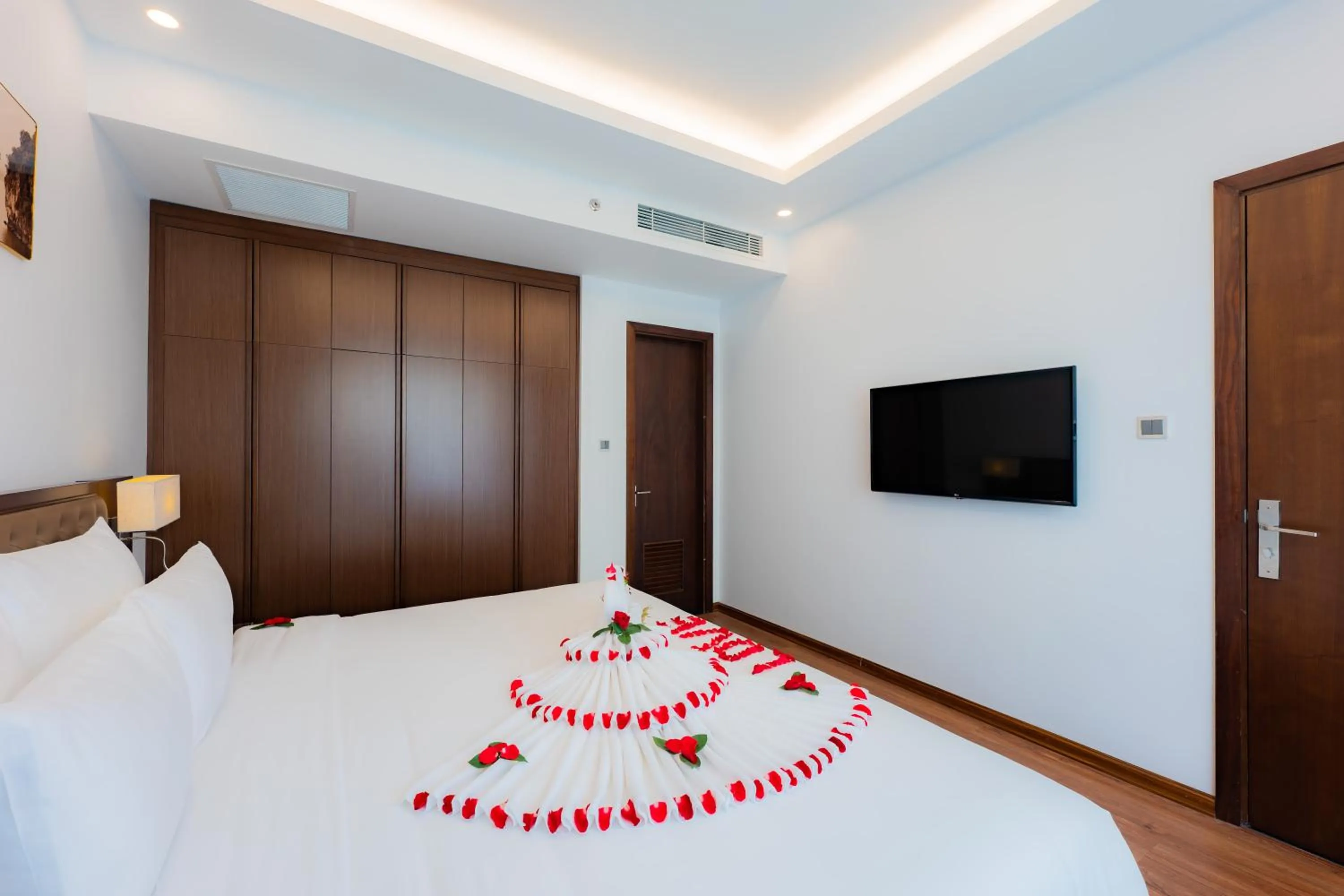 Bed in Hạ Long New Century Hotel