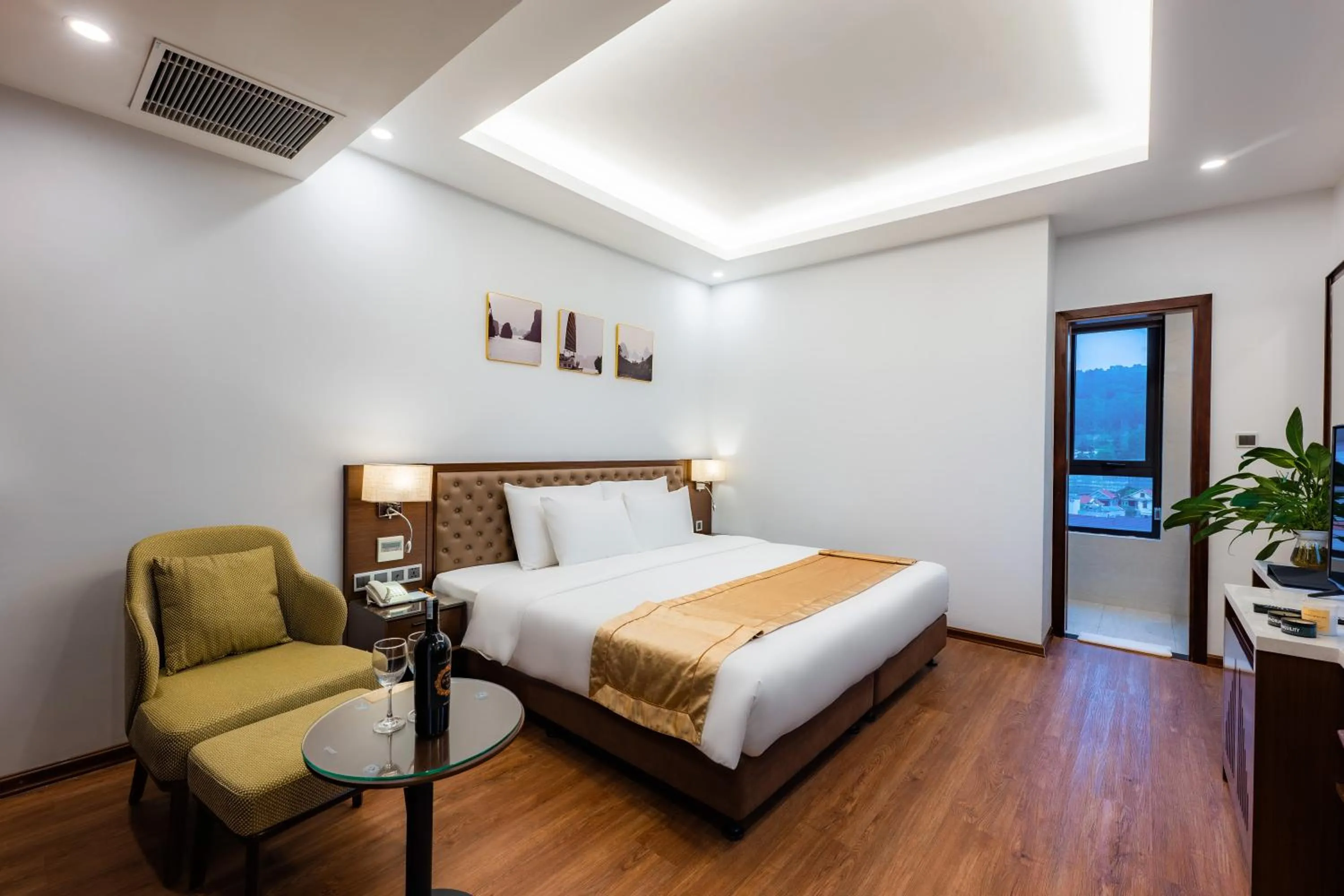 Bed in Hạ Long New Century Hotel