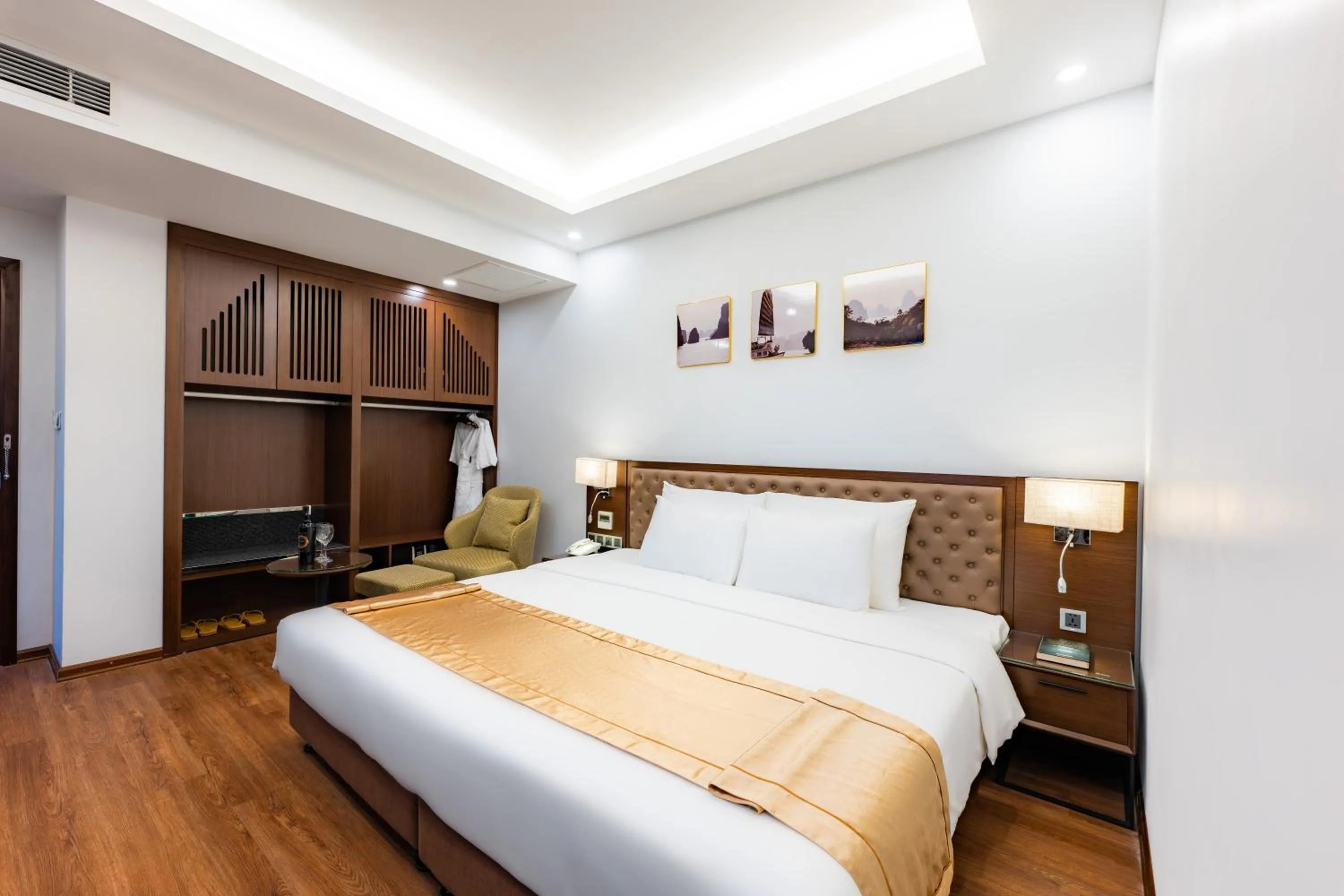 Photo of the whole room, Bed in Hạ Long New Century Hotel