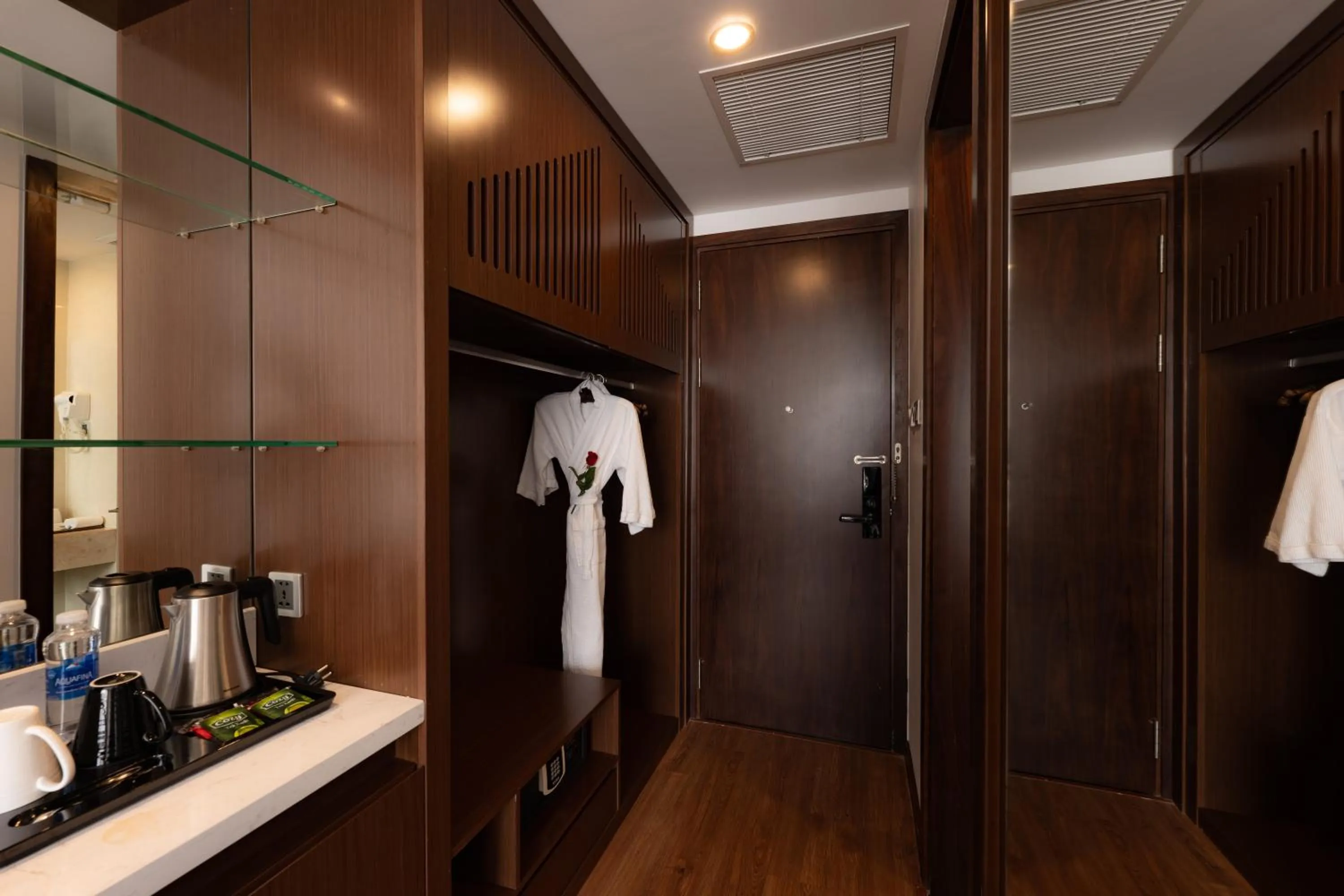 wardrobe in Hạ Long New Century Hotel