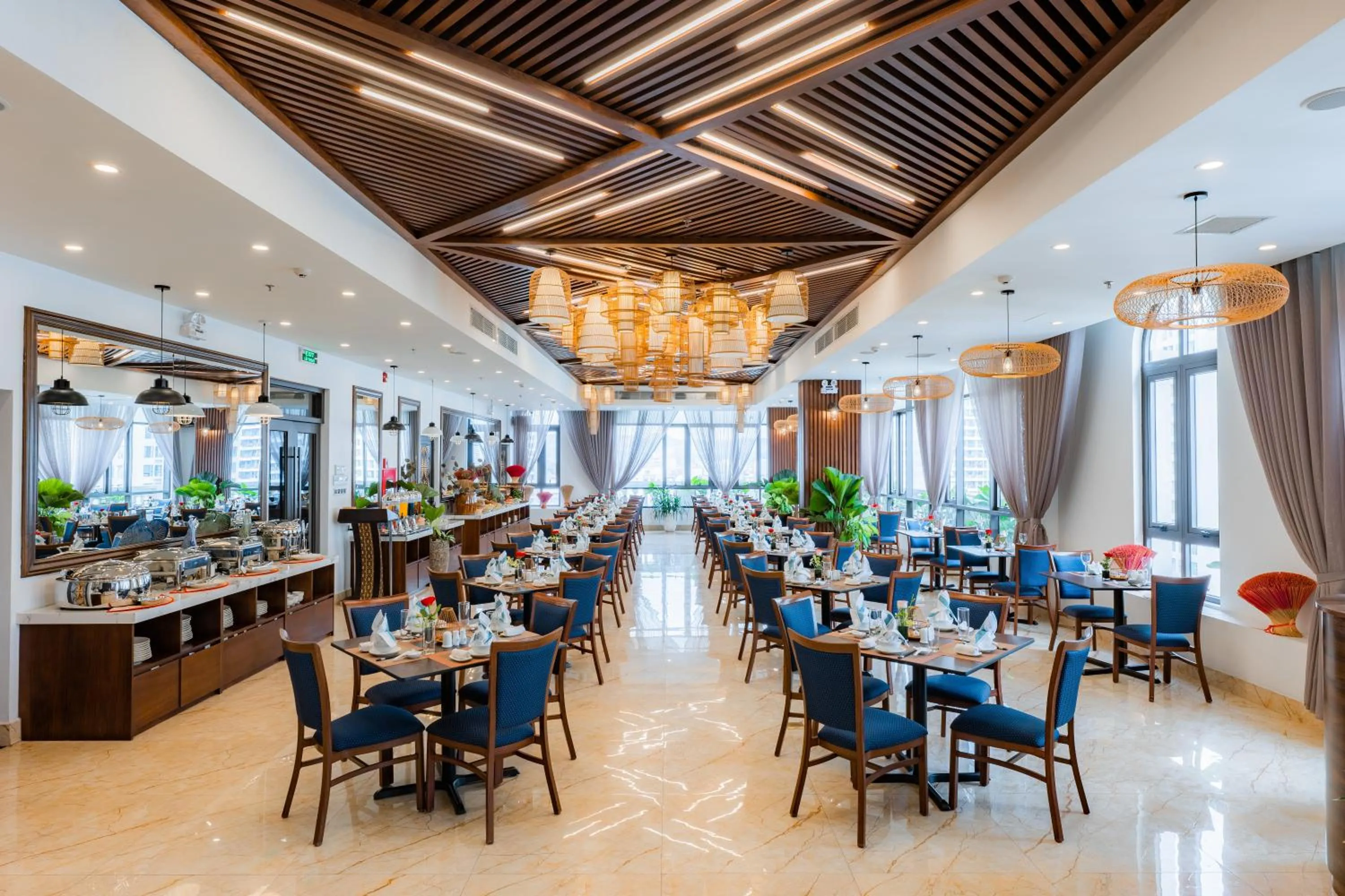 Restaurant/places to eat in Hạ Long New Century Hotel