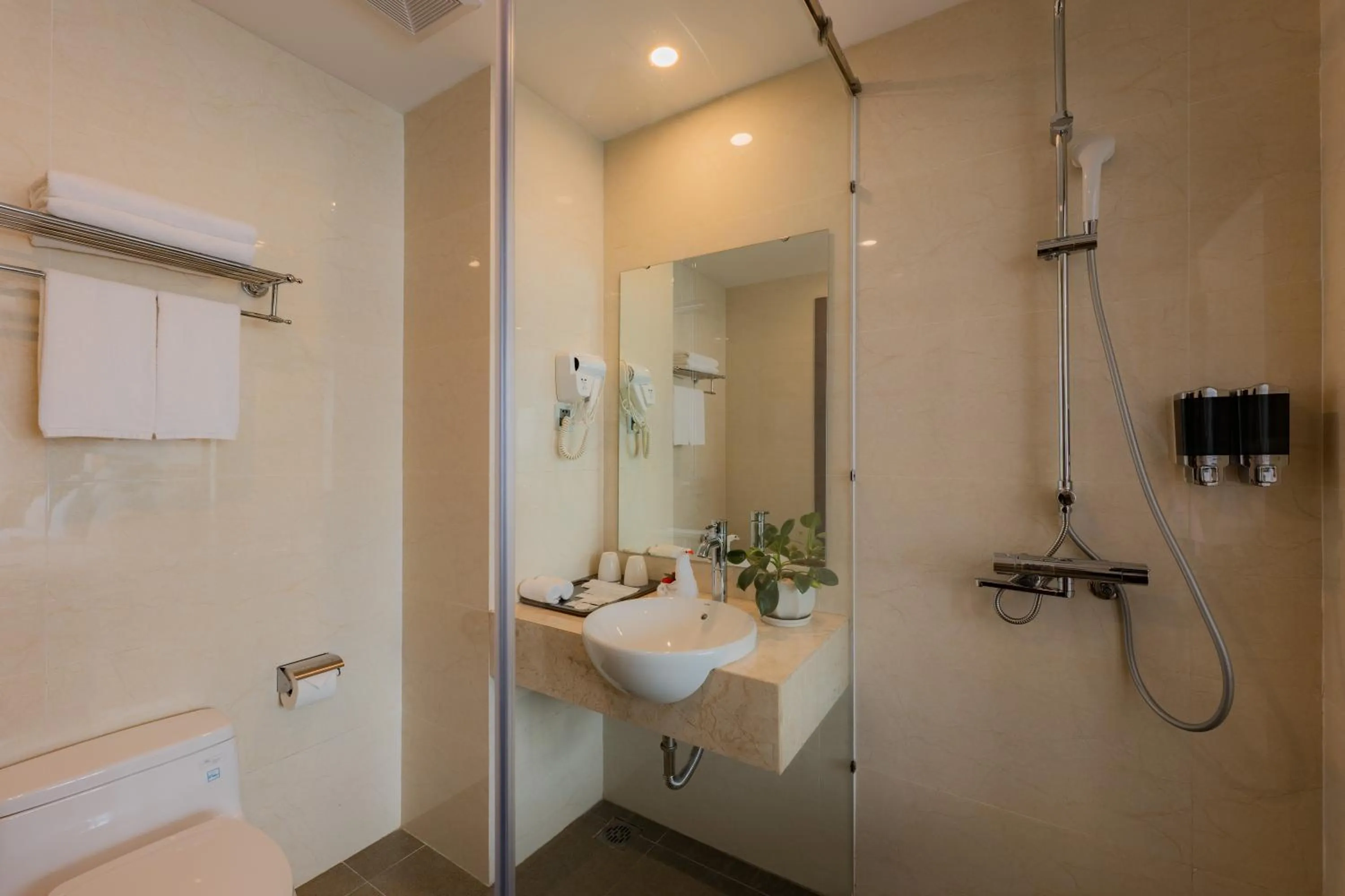 Bathroom in Hạ Long New Century Hotel