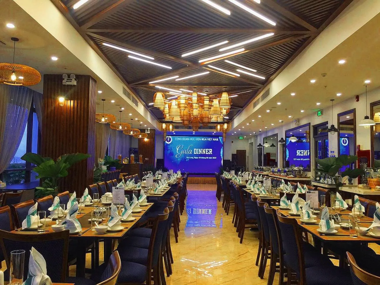 Restaurant/places to eat in Hạ Long New Century Hotel