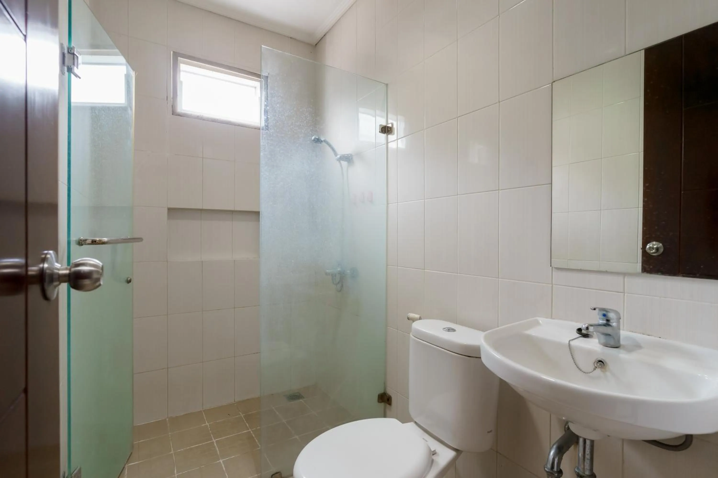 Bathroom in Dago Suites Syariah Cikarang Mitra RedDoorz