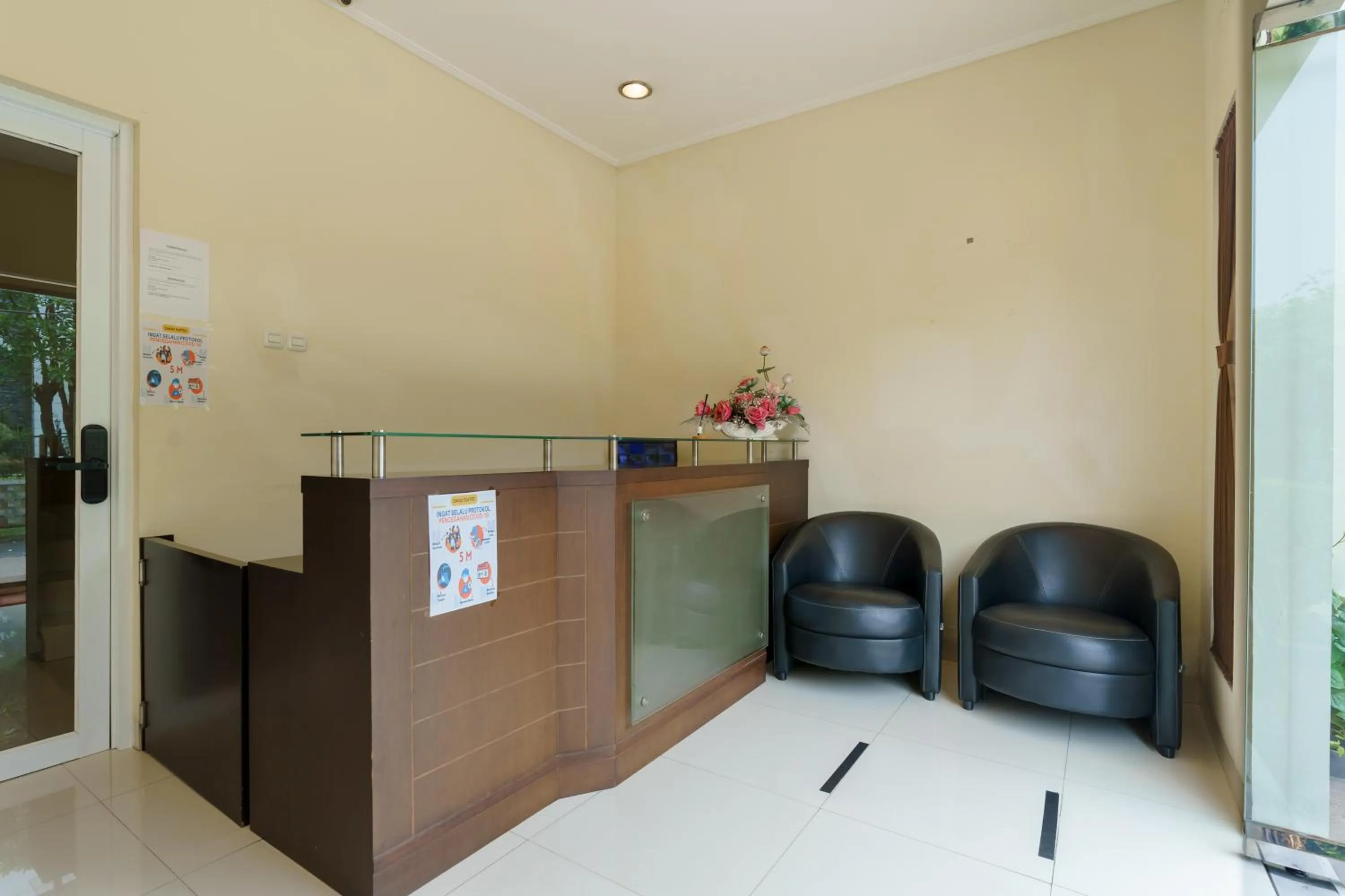 Staff in Dago Suites Syariah Cikarang Mitra RedDoorz