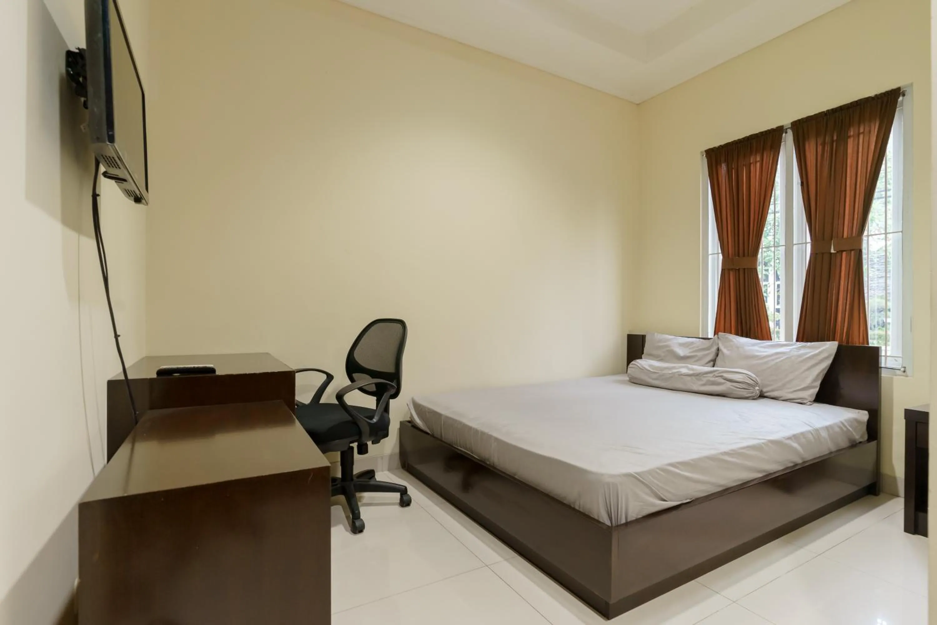 Bed in Dago Suites Syariah Cikarang Mitra RedDoorz