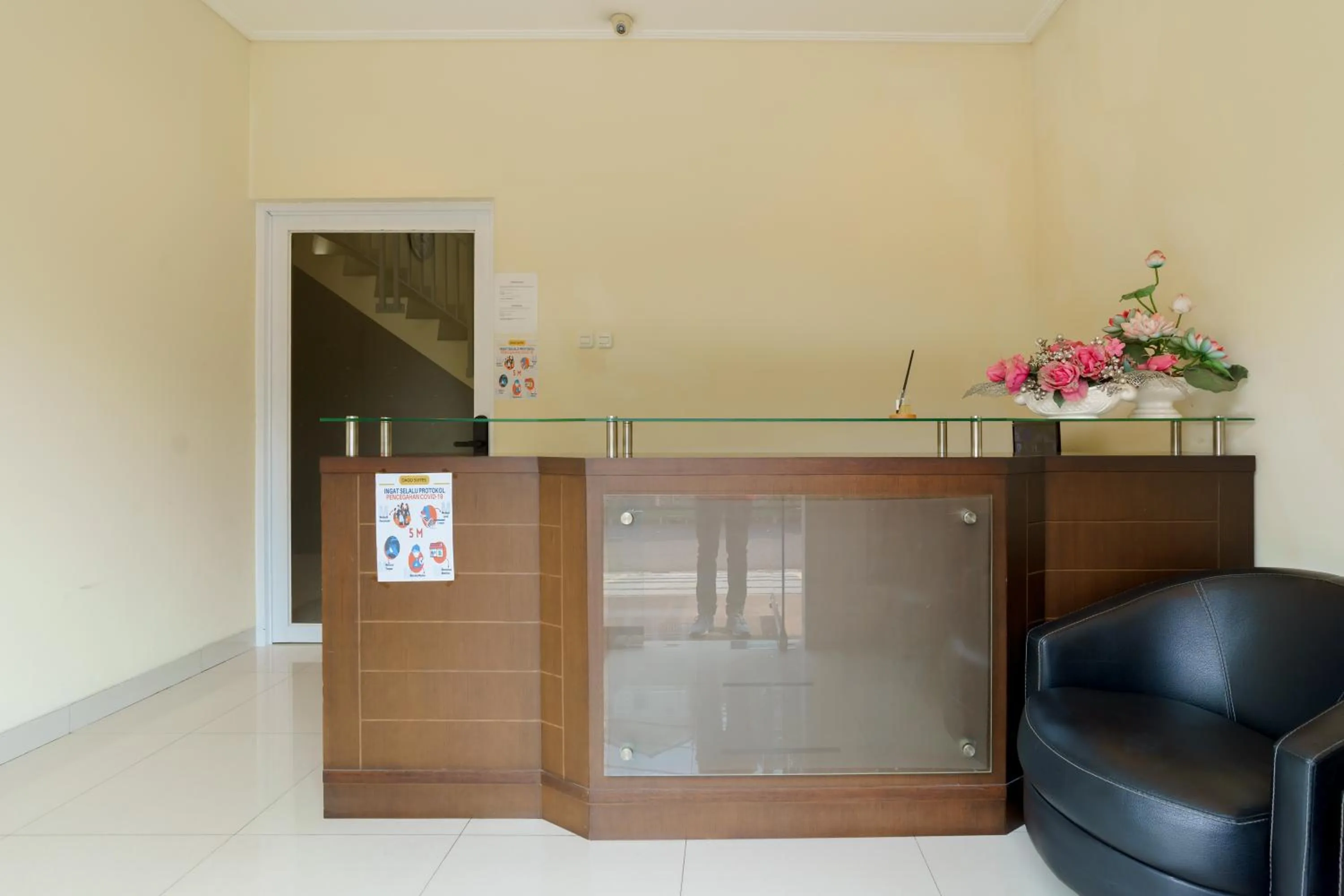 Lobby or reception in Dago Suites Syariah Cikarang Mitra RedDoorz