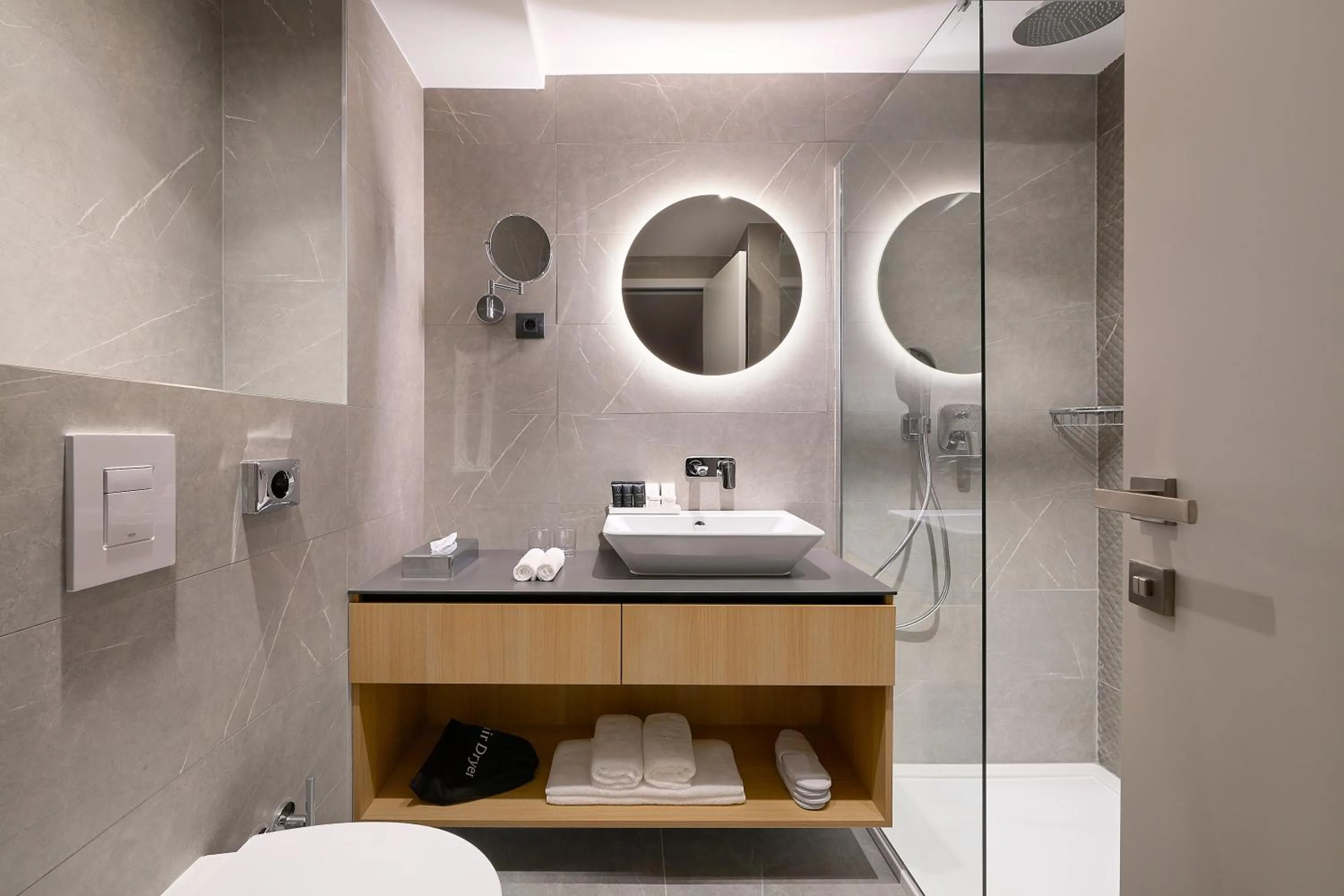 Bathroom in Amphora's Garden