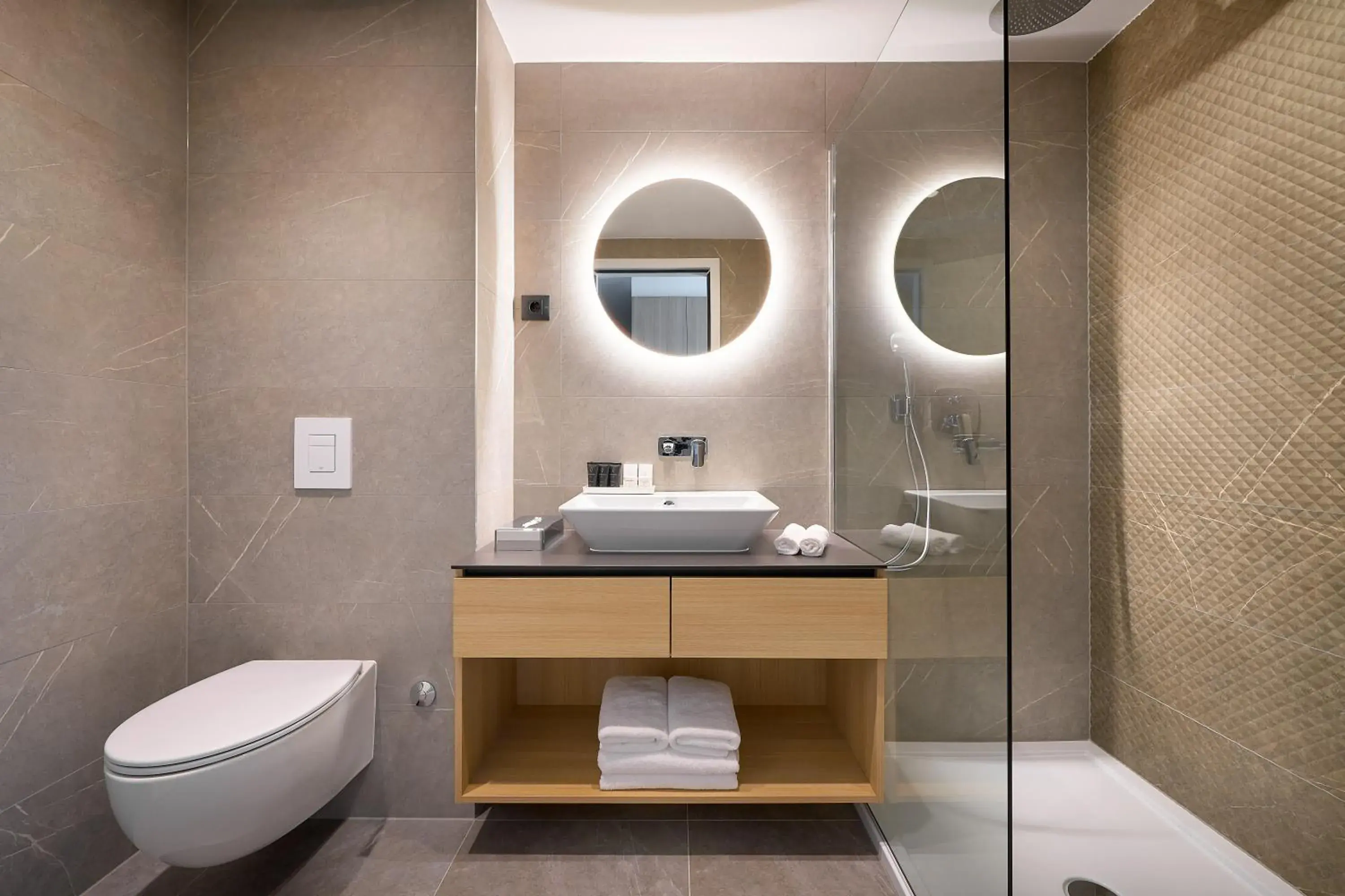 Comfort Two-Bedroom Apartment with Balcony in Amphora's Garden Comfort Two-Bedroom Apartment with Balcony in Amphora's Garden