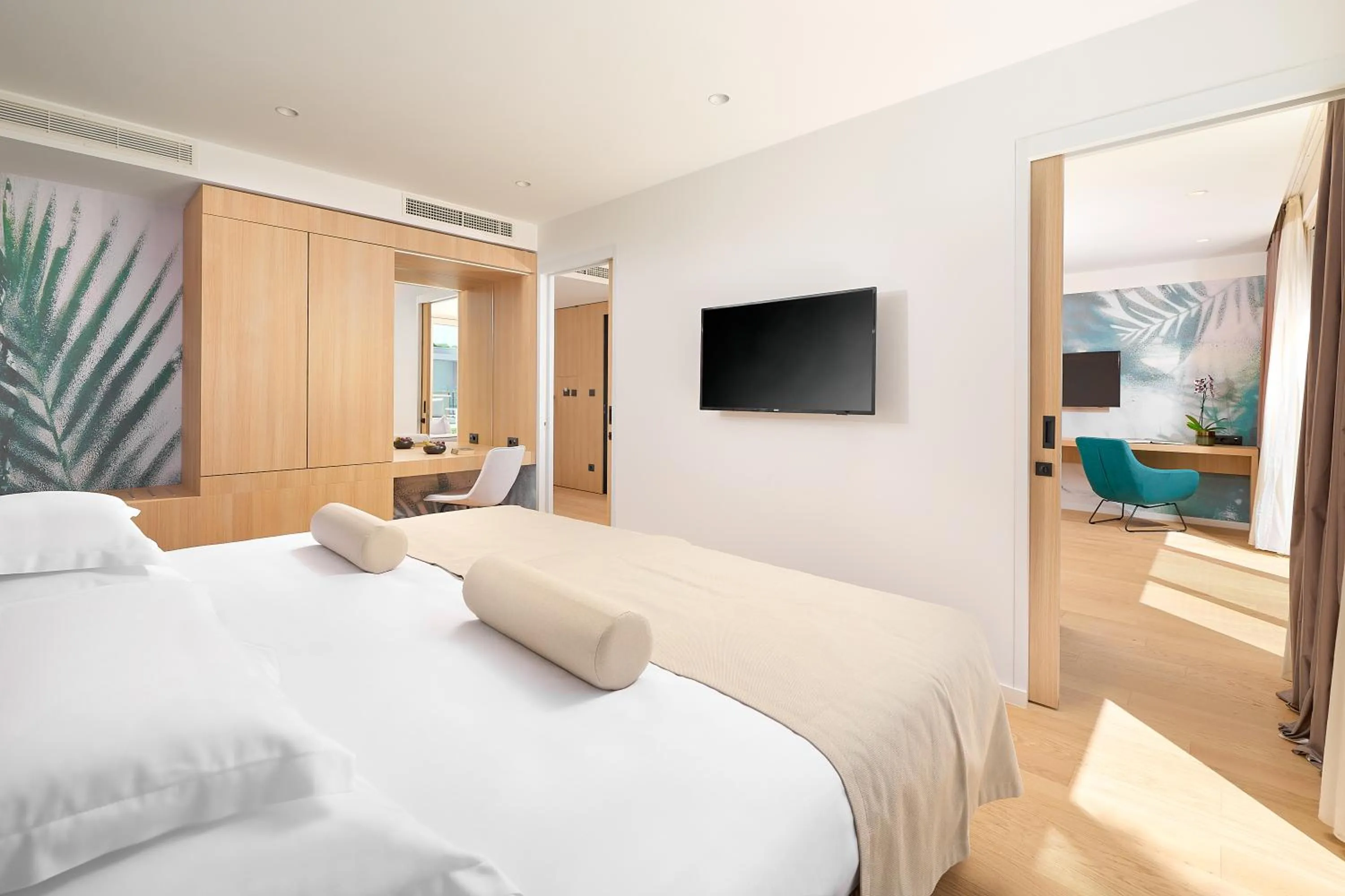 Bedroom, Bed in Amphora's Garden