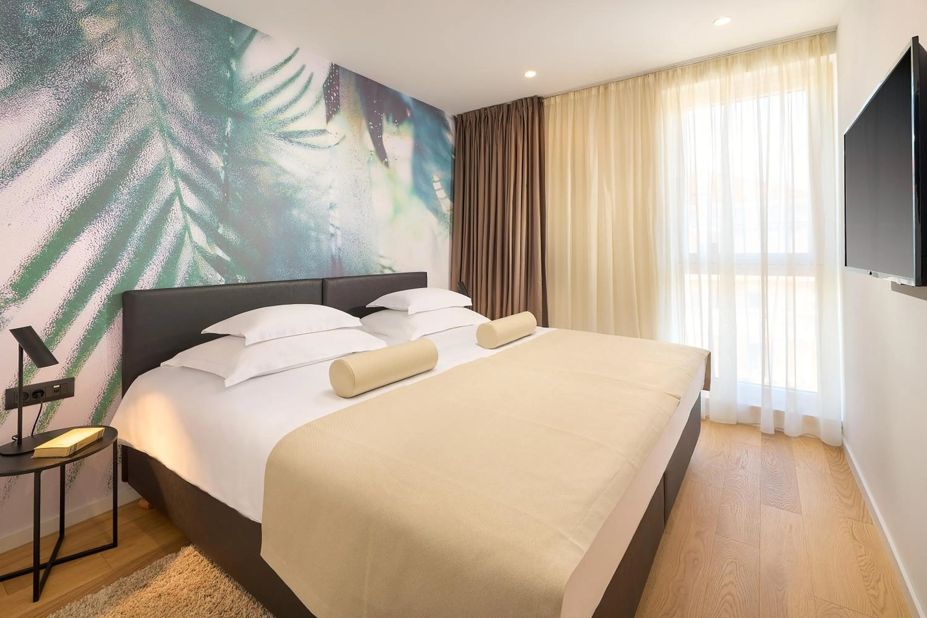 Bedroom, Bed in Amphora's Garden