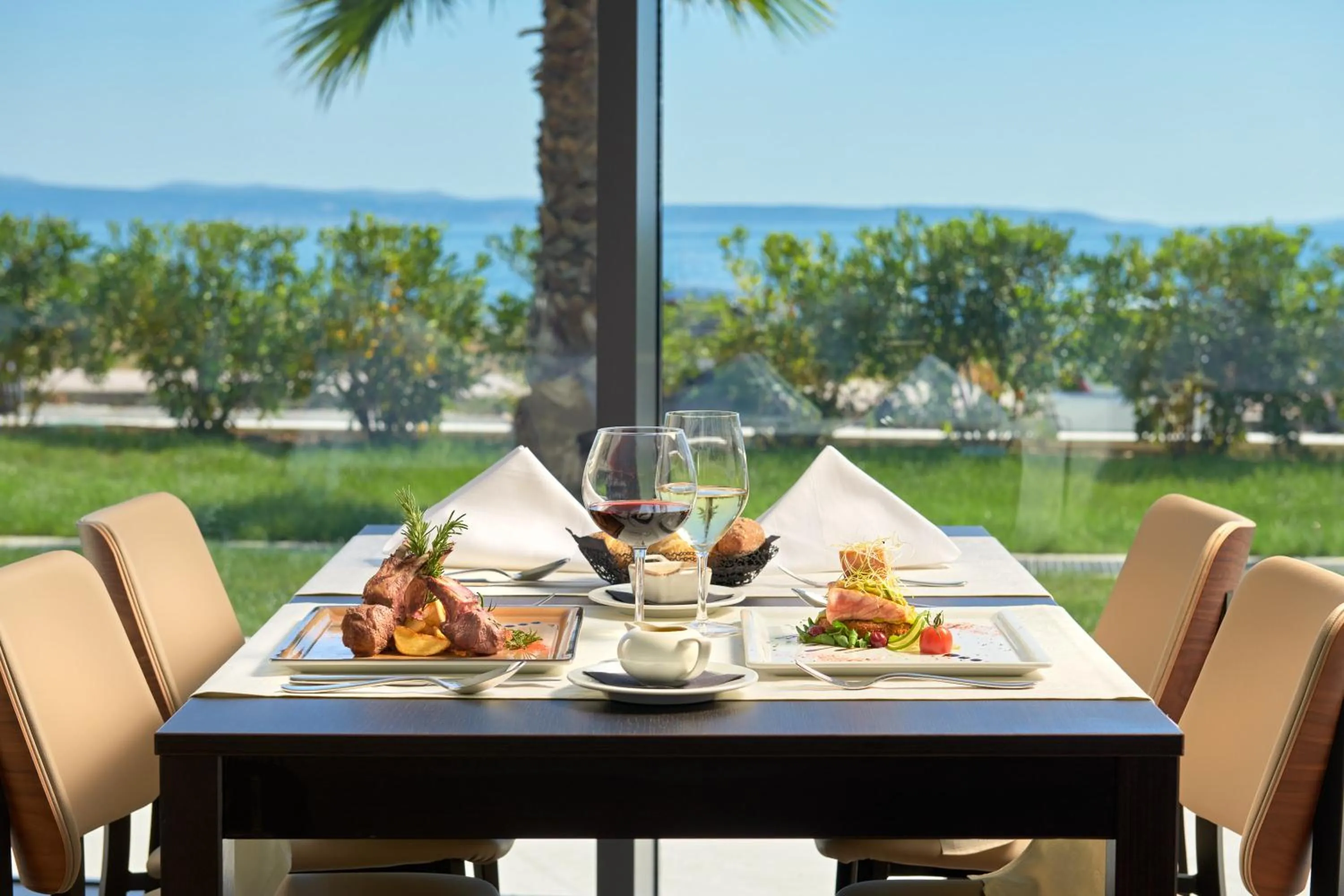 Restaurant/places to eat in Amphora's Garden