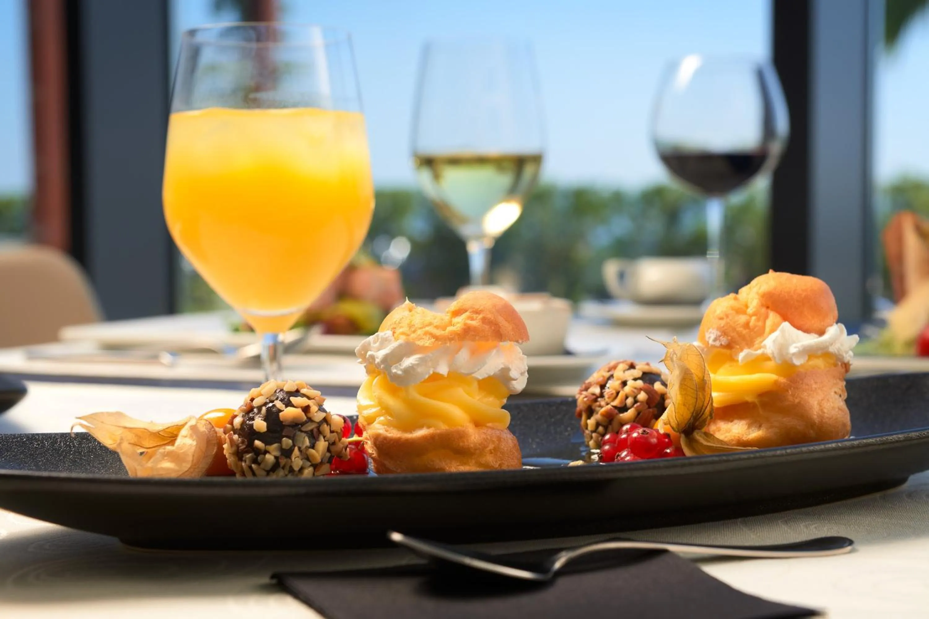 Breakfast in Amphora's Garden