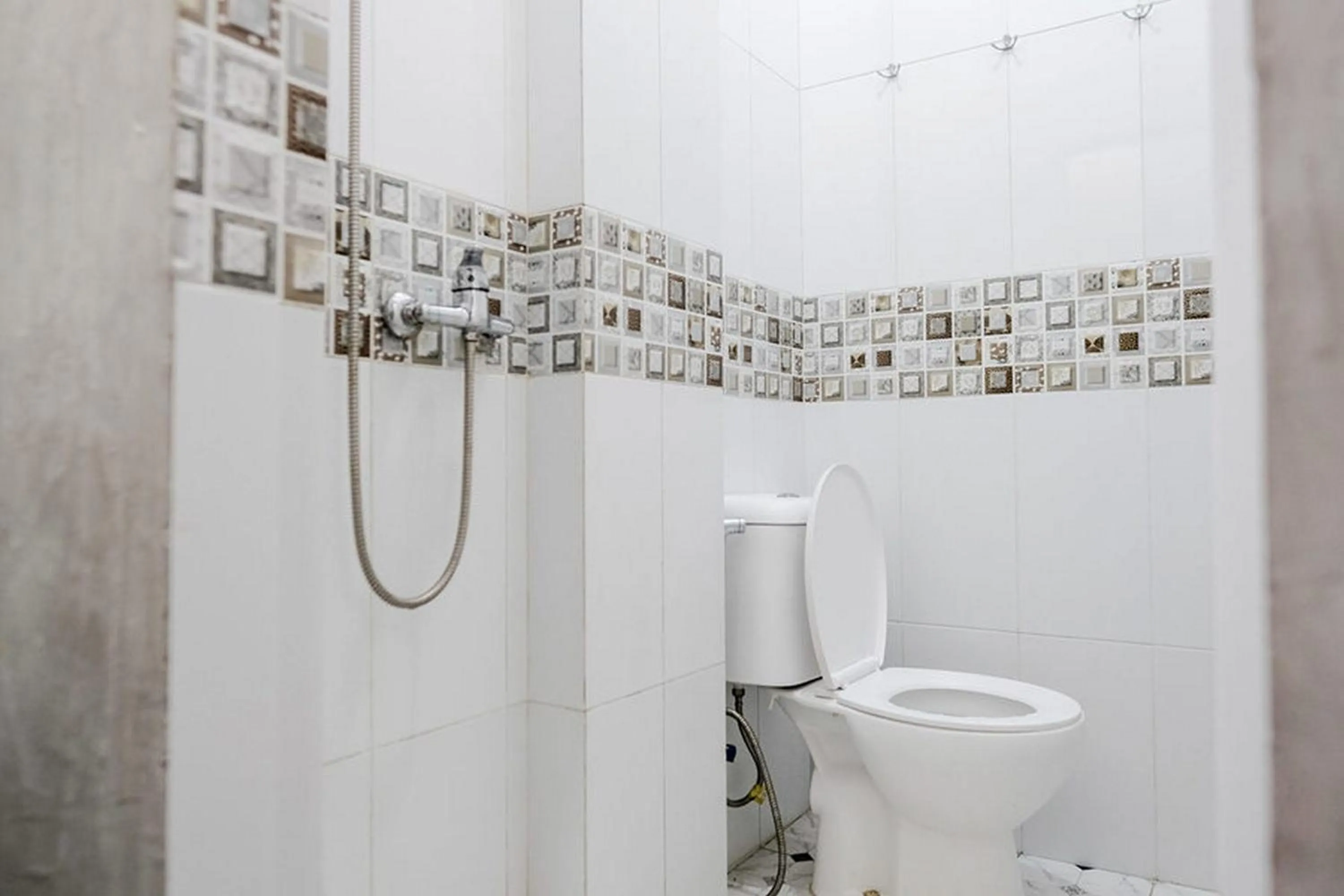 Bathroom in RedDoorz @ Sekip Medan