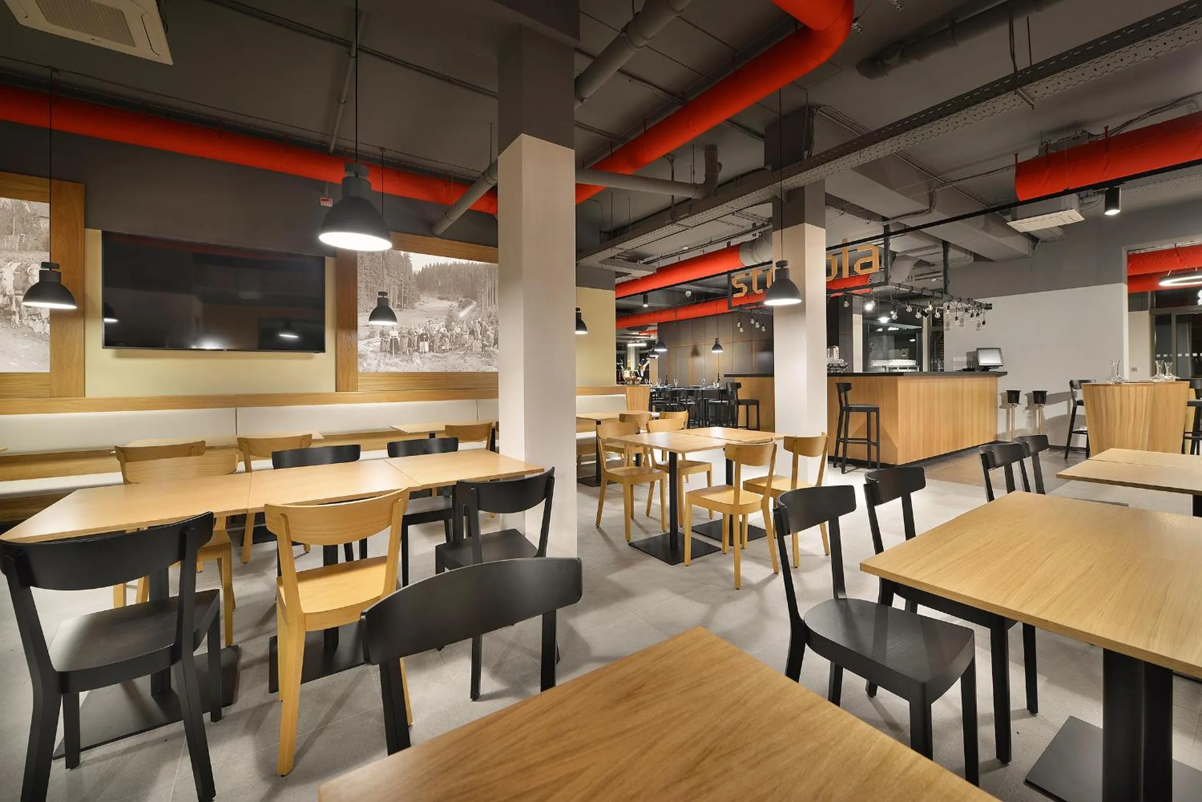 Restaurant/places to eat in Hotel Element