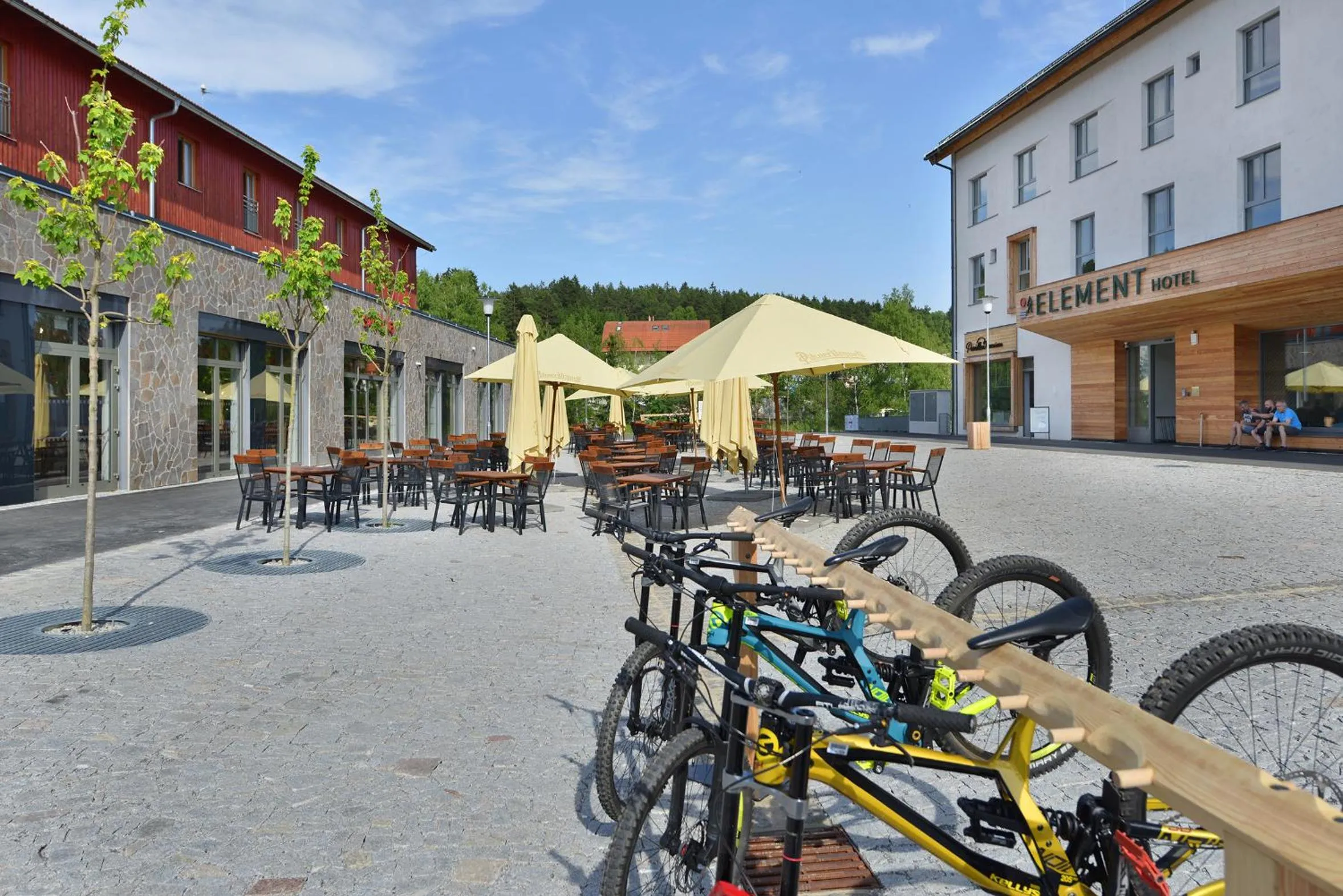 Restaurant/places to eat in Hotel Element