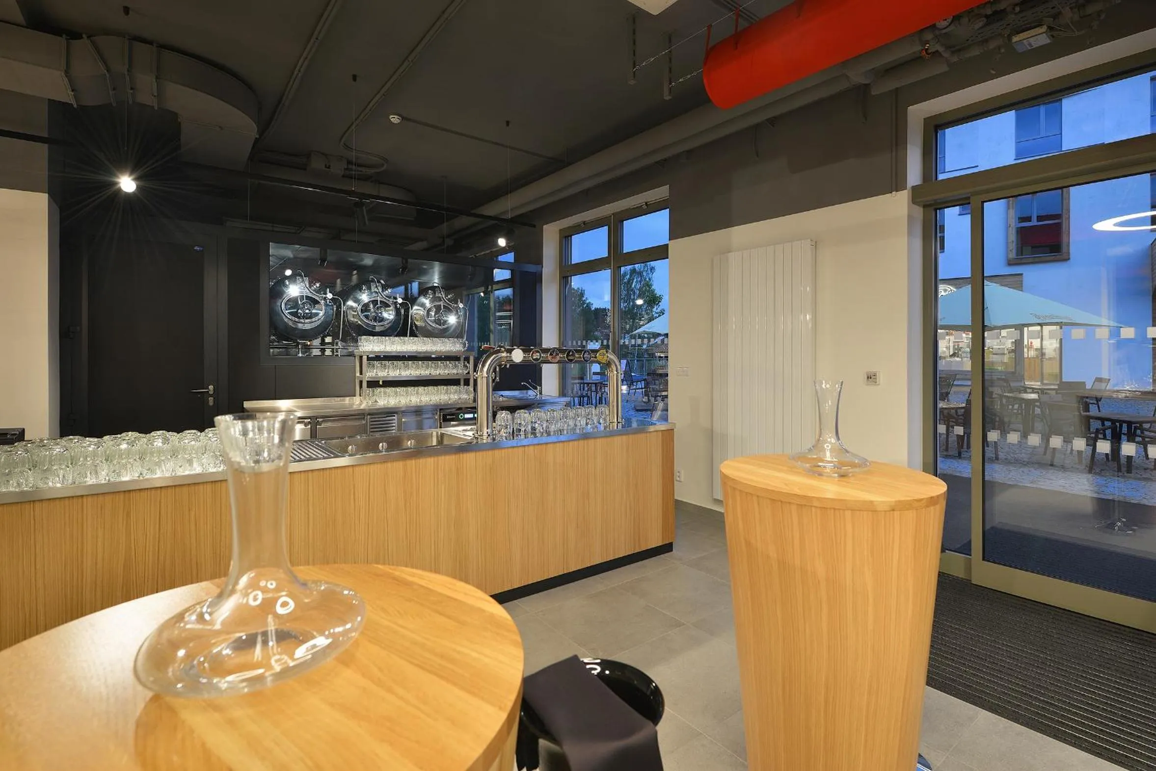 Restaurant/places to eat in Hotel Element