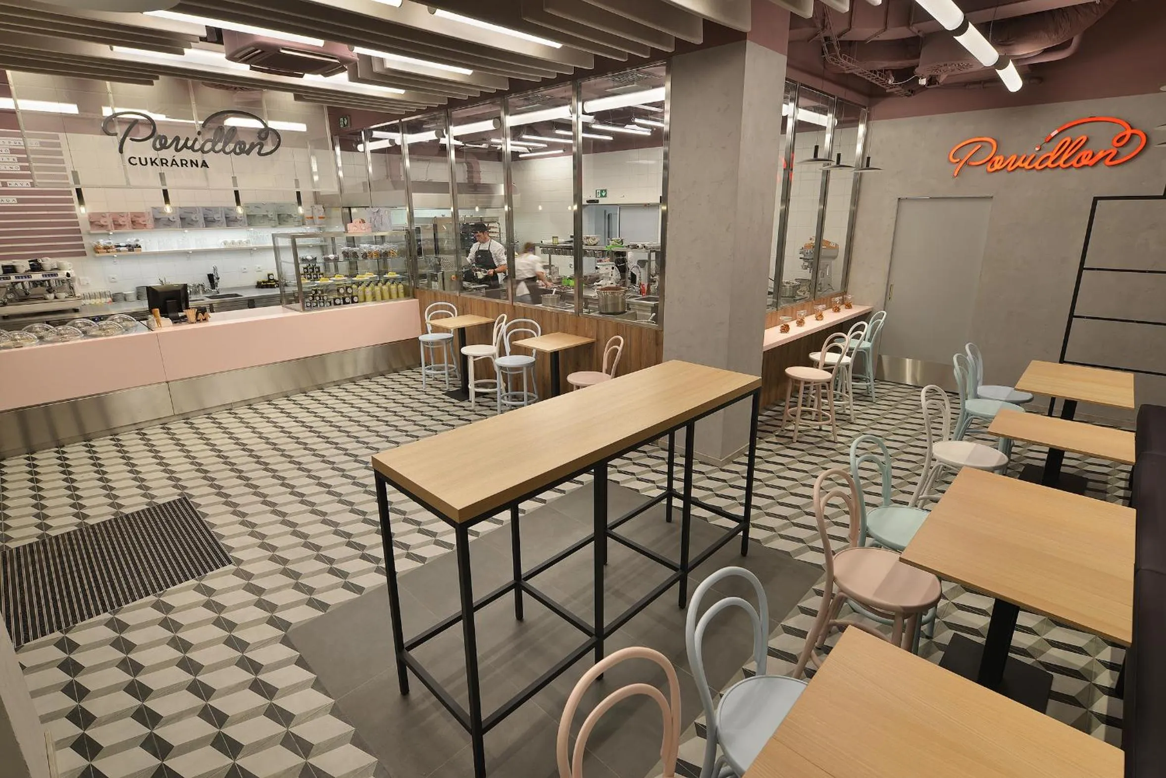 Restaurant/places to eat in Hotel Element