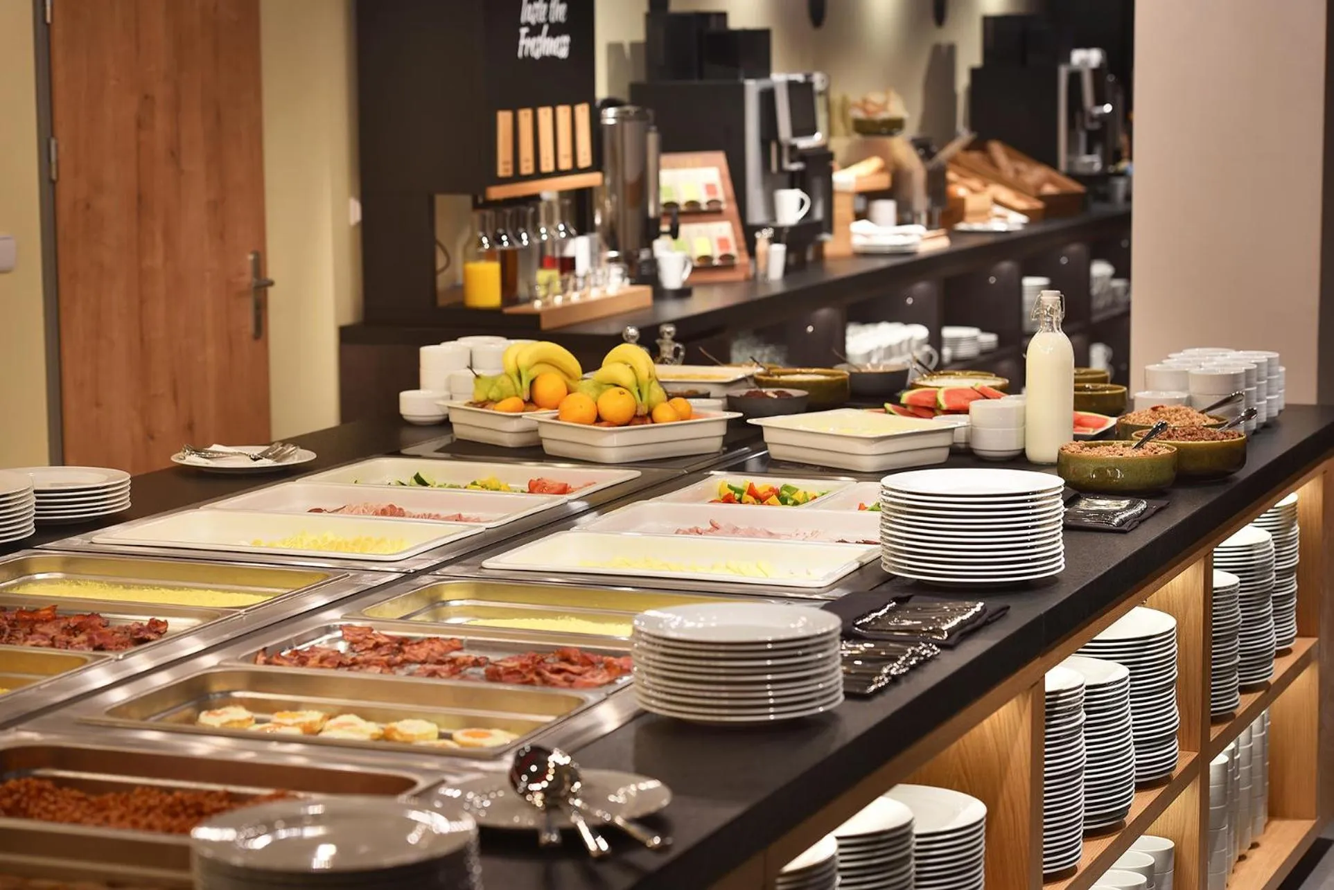 Restaurant/places to eat in Hotel Element