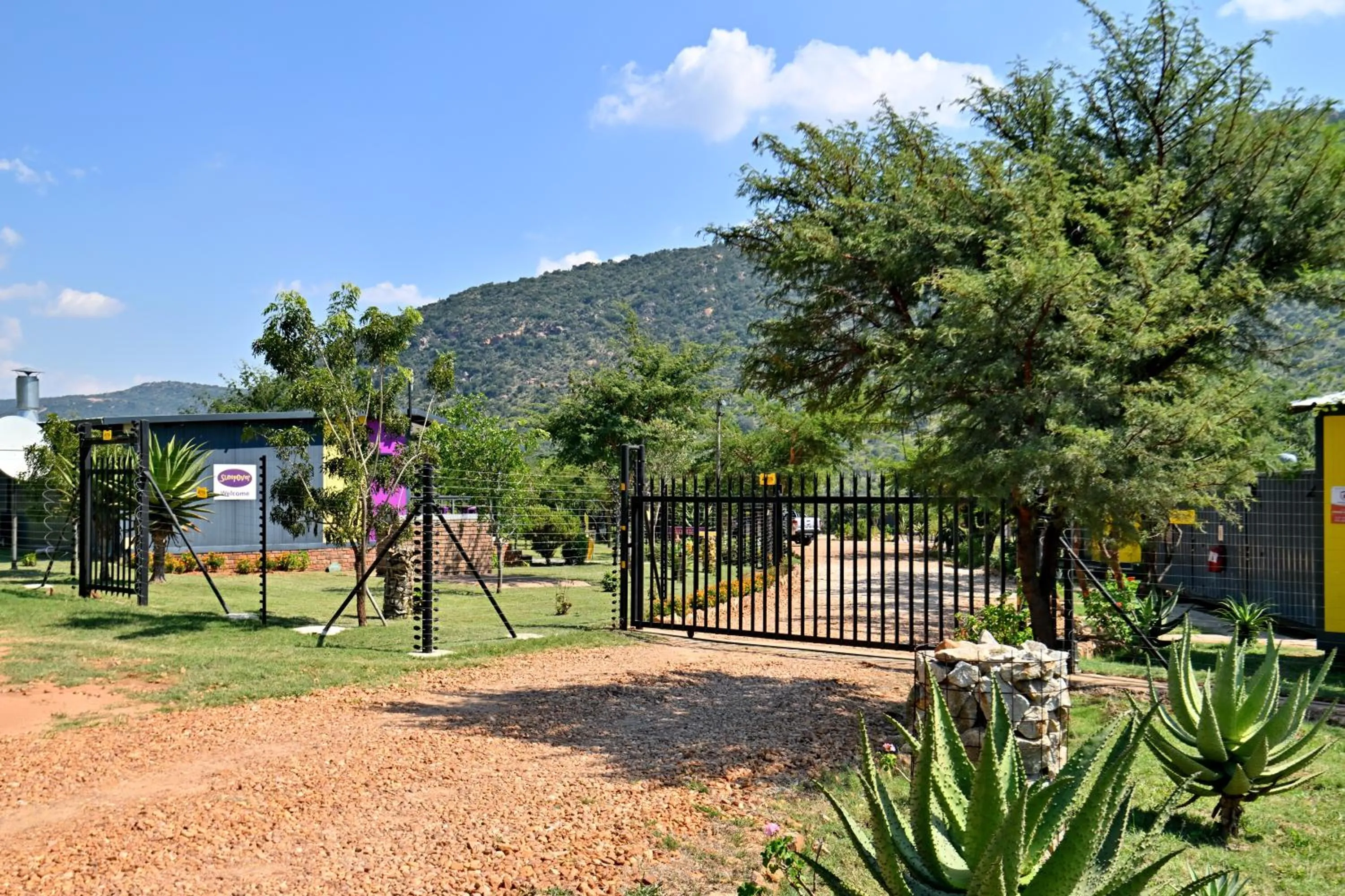 Facade/entrance in SleepOver Moria