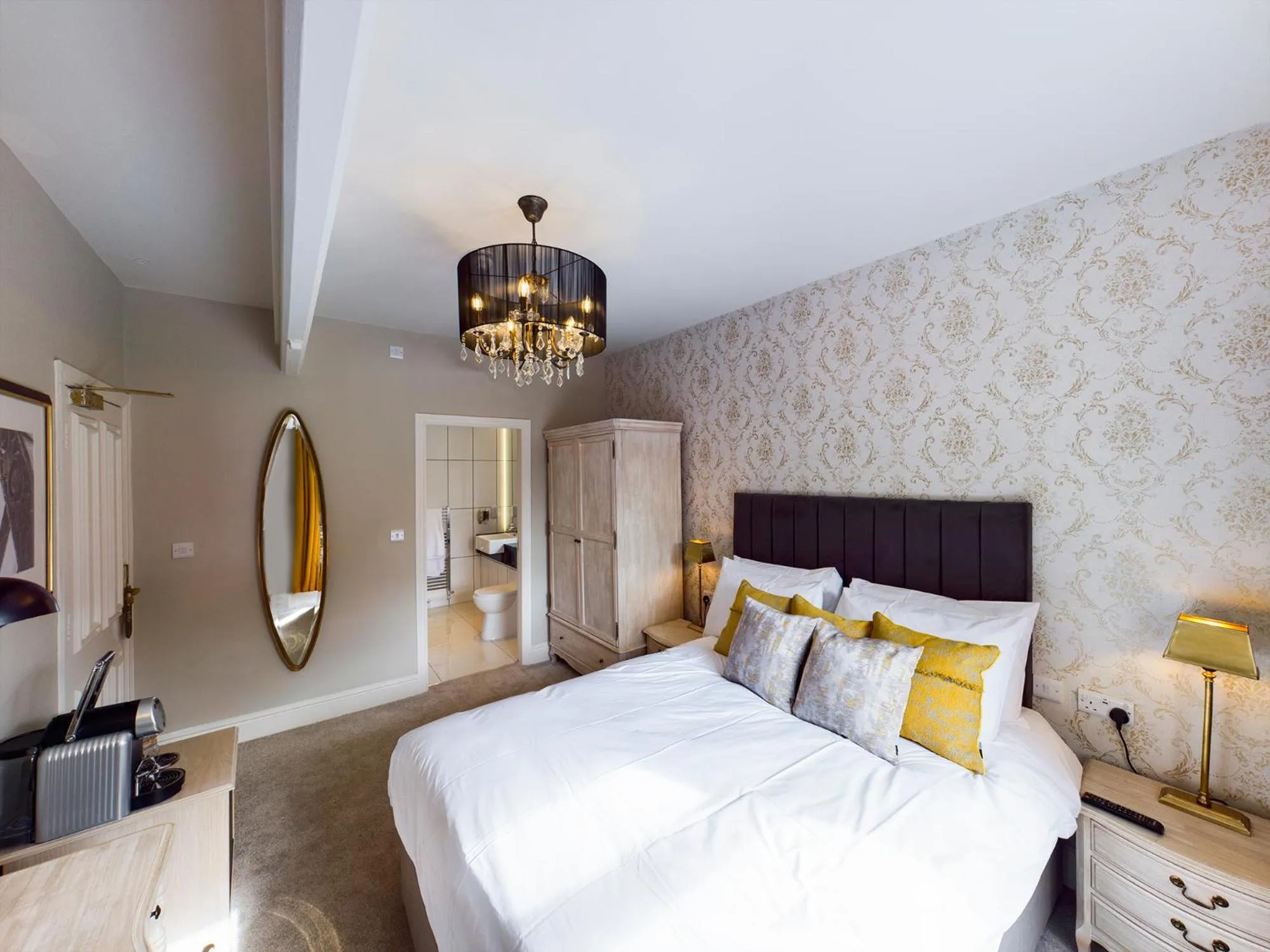 Bed in Lion & Swan Hotel