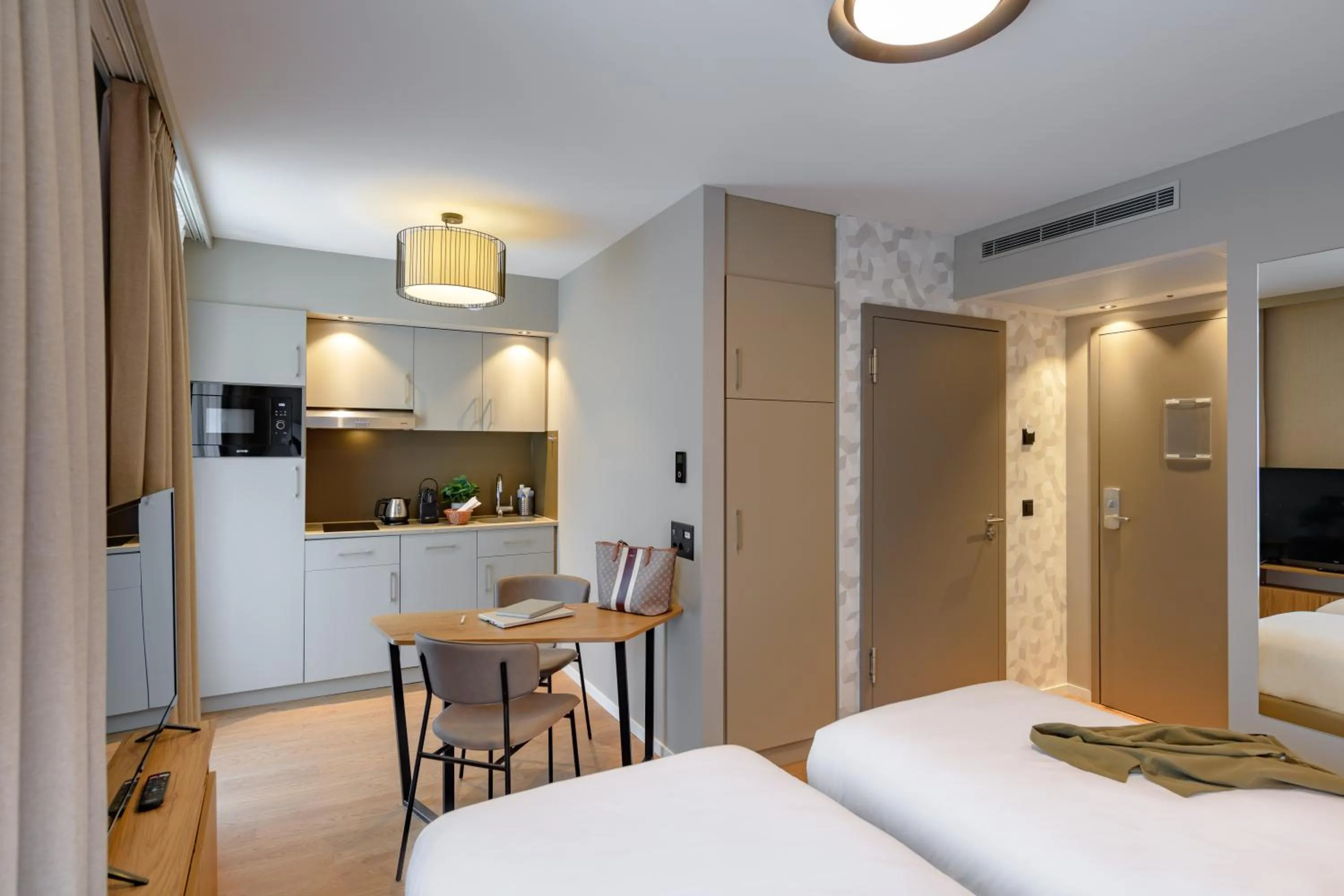 Bedroom, Bed in Aparthotel Adagio Zurich City Center