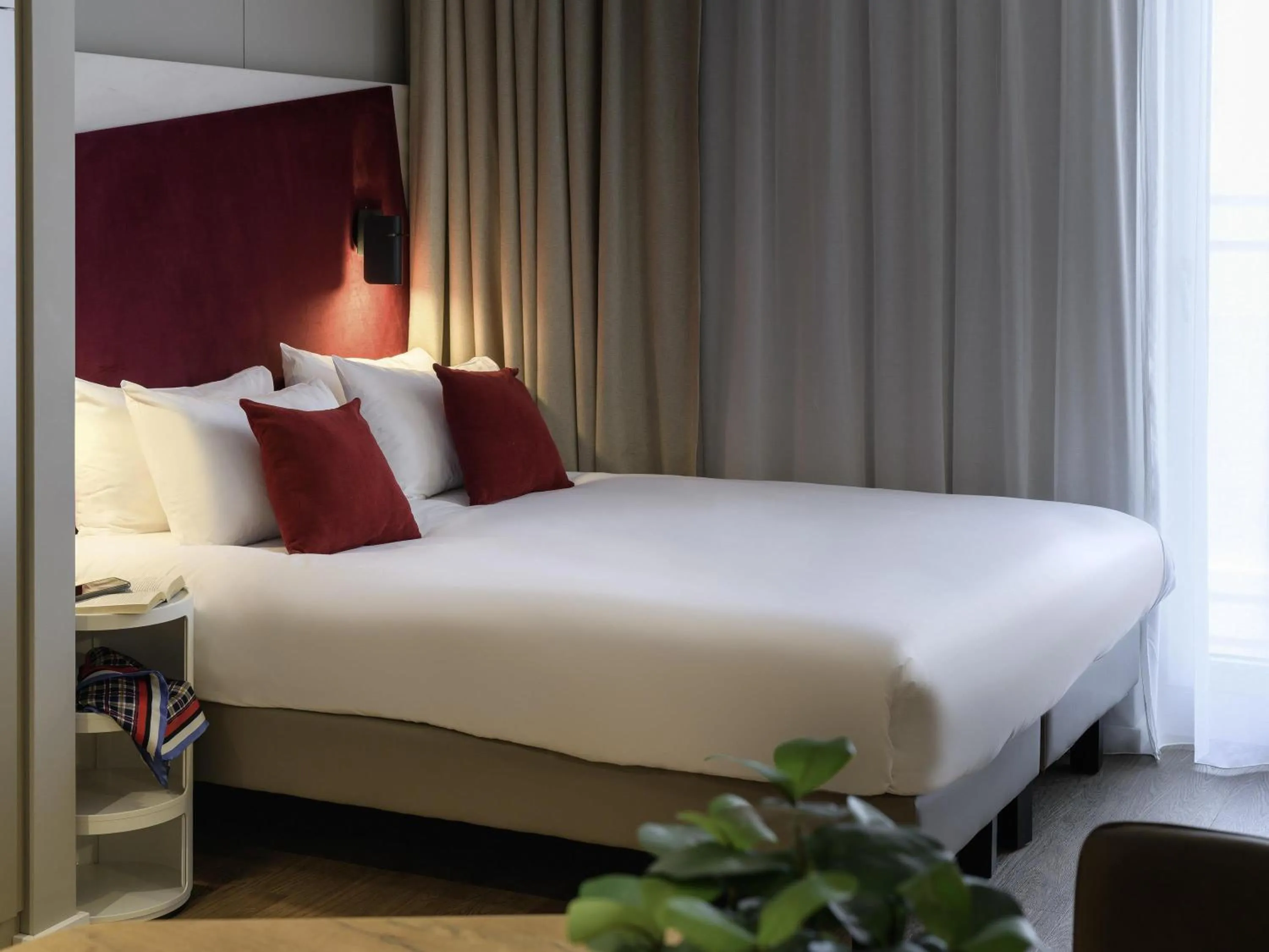 Bedroom, Bed in Aparthotel Adagio Zurich City Center