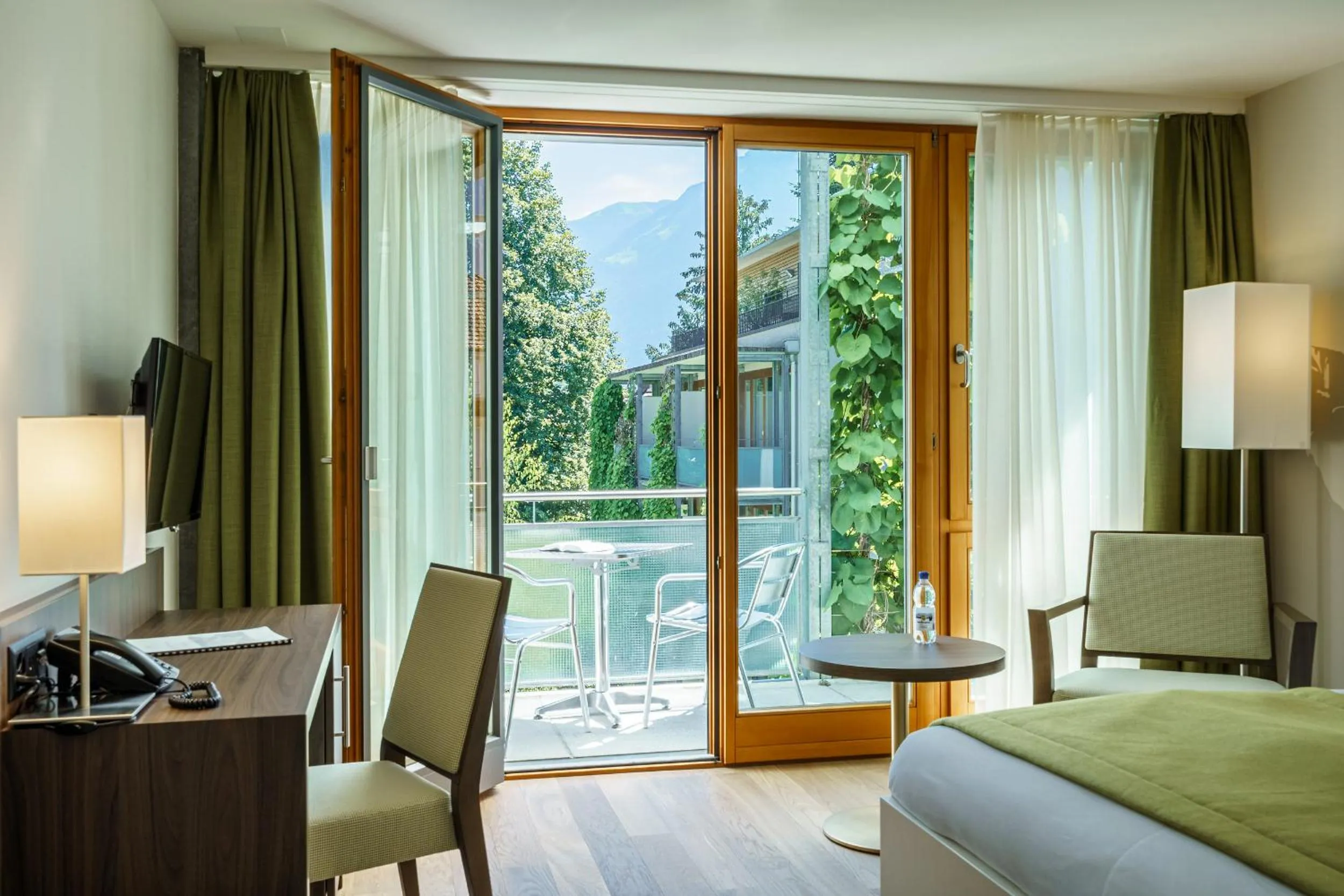 Balcony/Terrace, Bed in Hotel Artos Interlaken