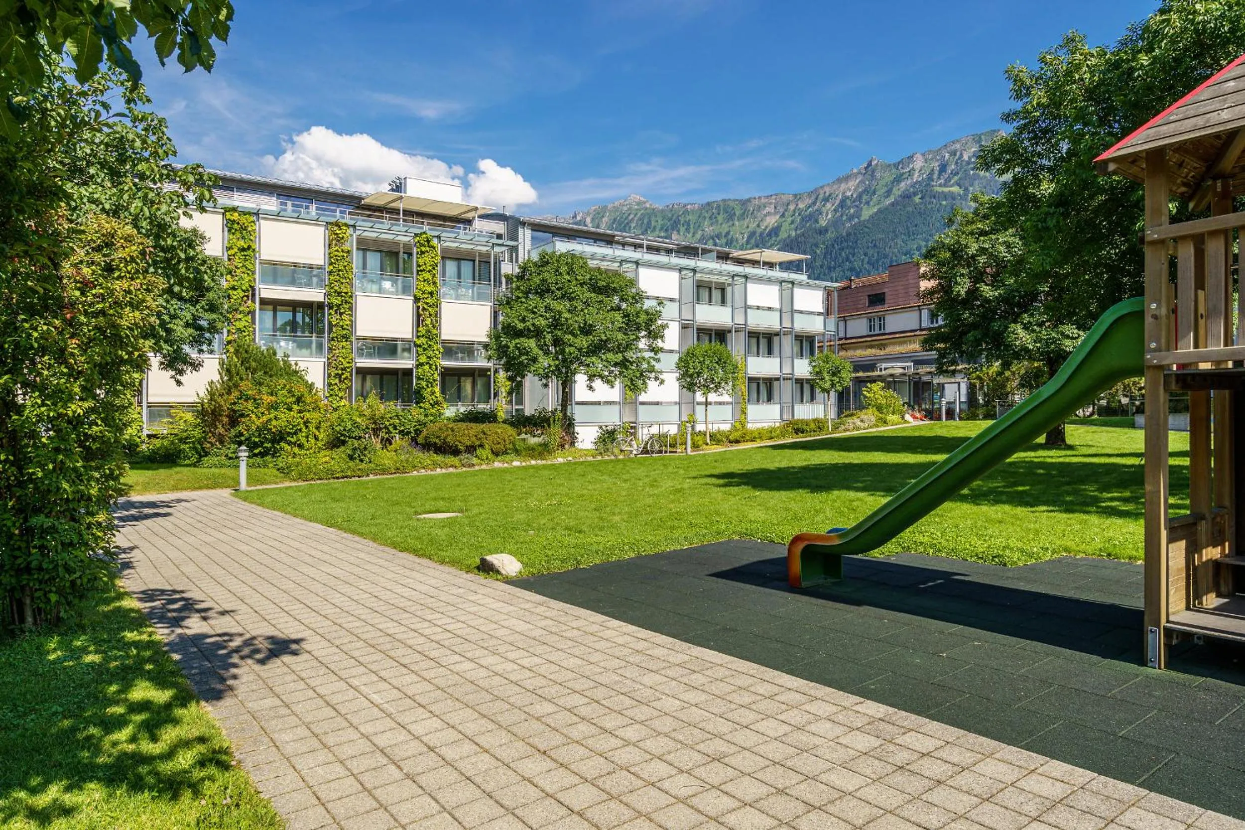 Facade/entrance in Hotel Artos Interlaken