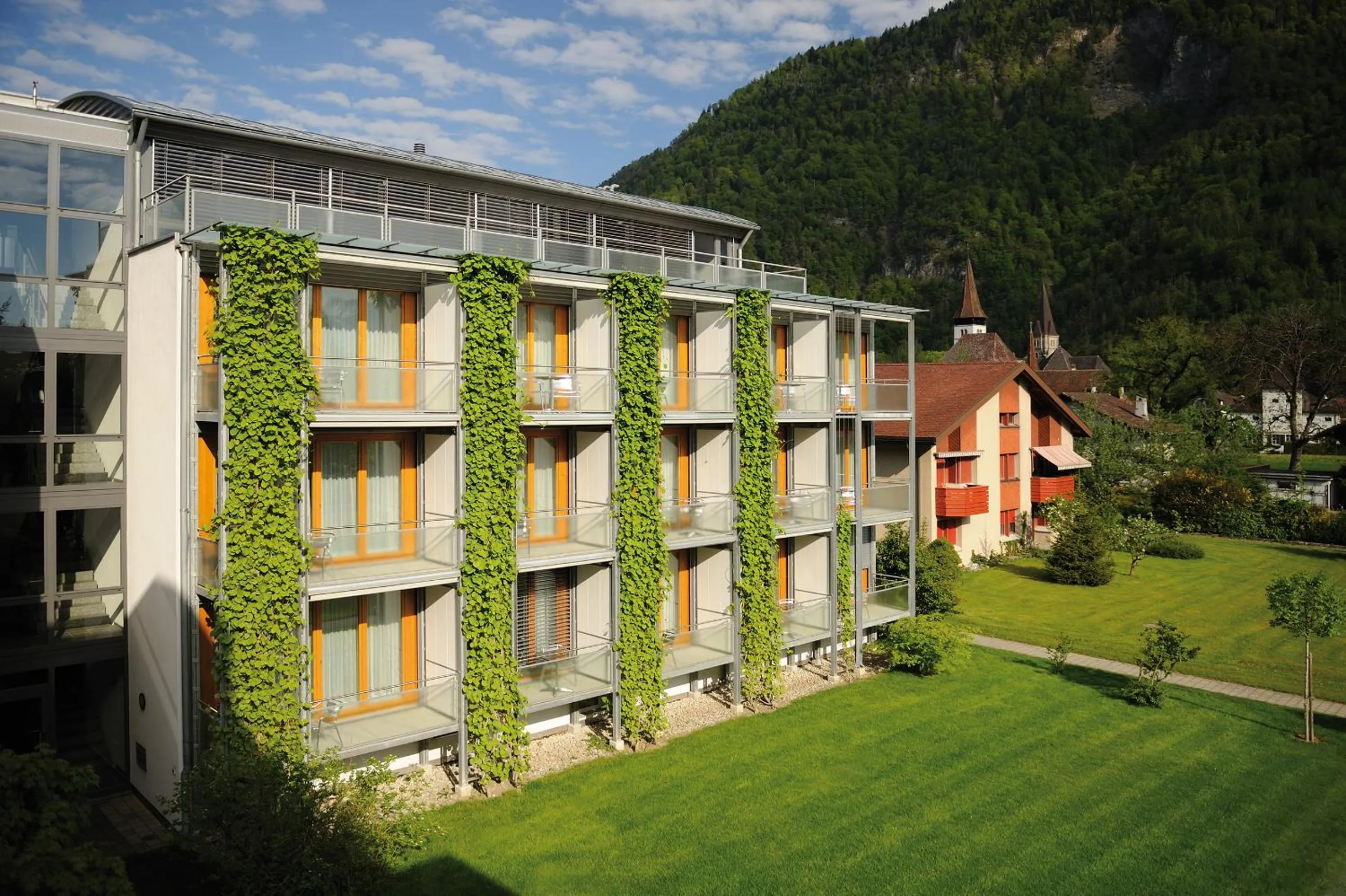 Facade/entrance in Hotel Artos Interlaken
