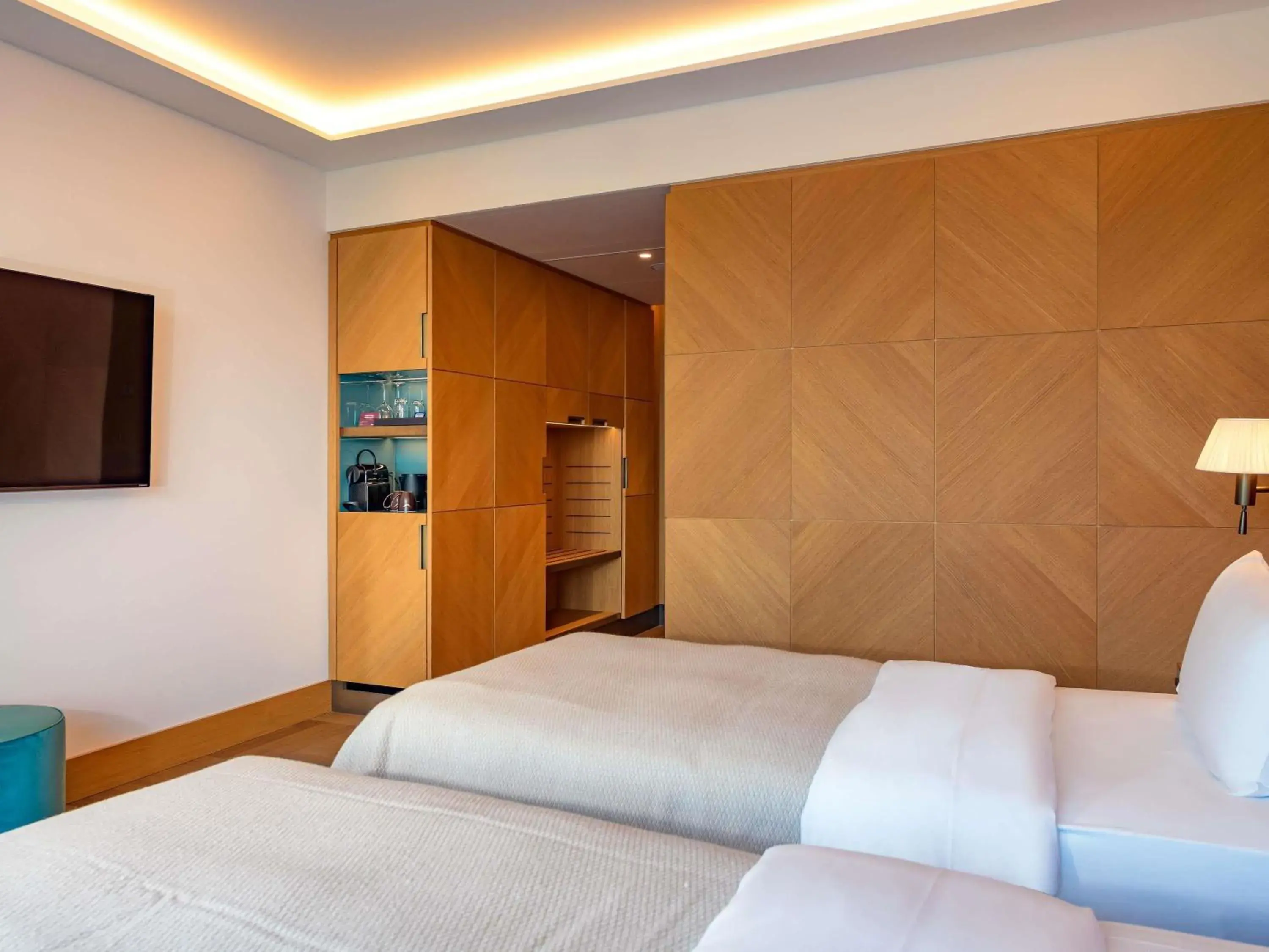 Classic Twin Room in Mövenpick Hotel Basel Classic Twin Room in Mövenpick Hotel Basel