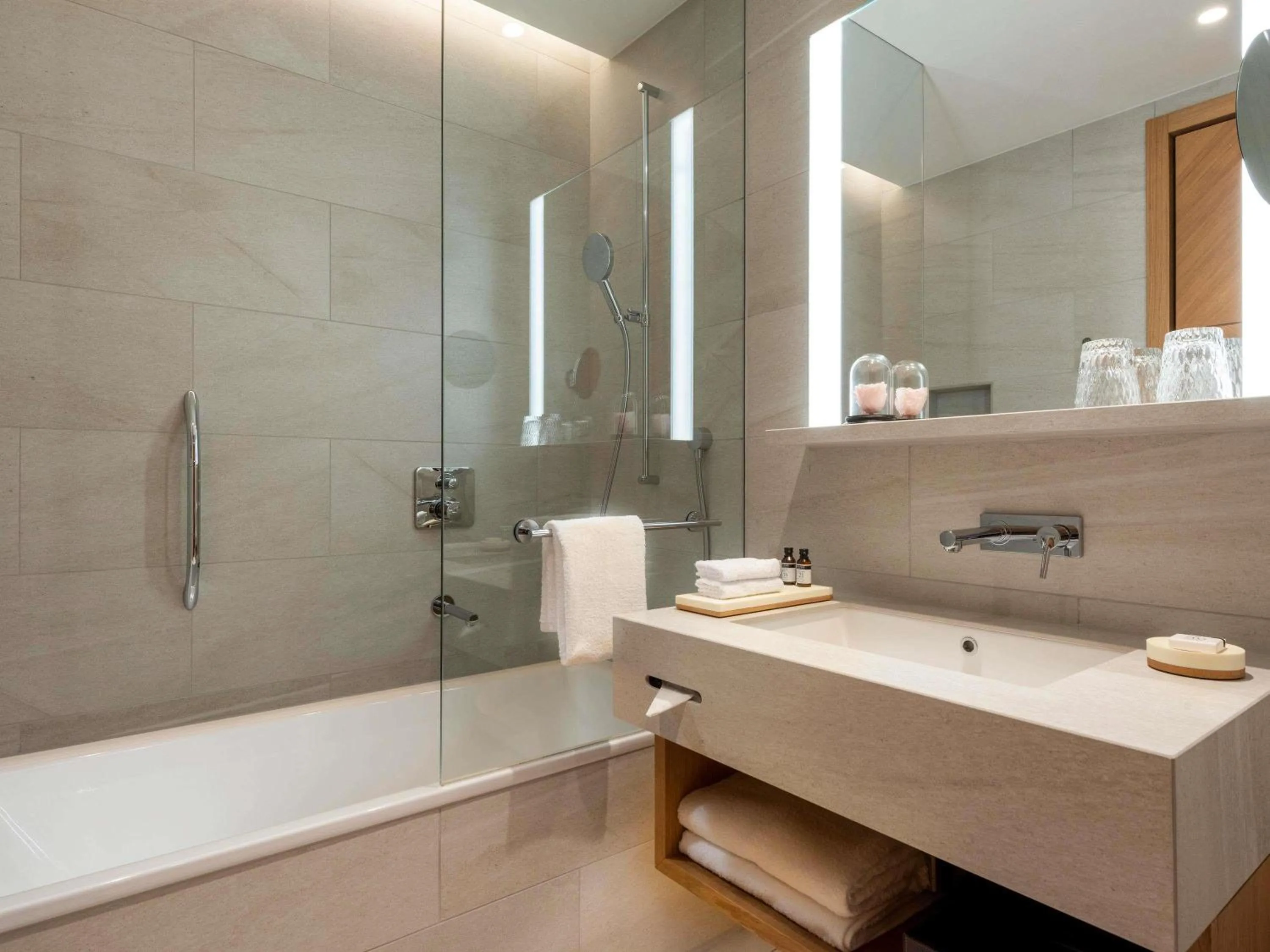 Bathroom in Mövenpick Hotel Basel