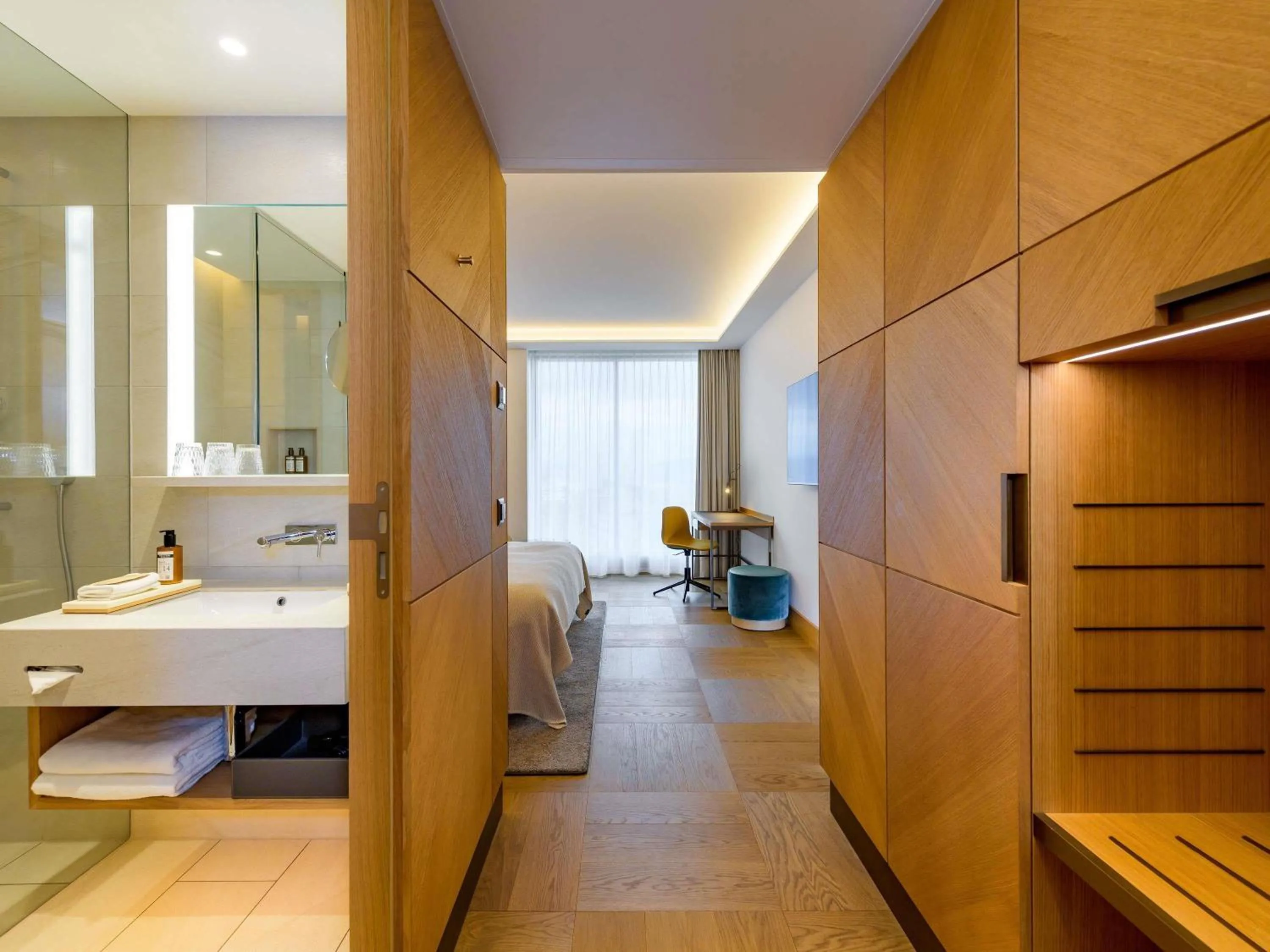 Deluxe King Room in Mövenpick Hotel Basel