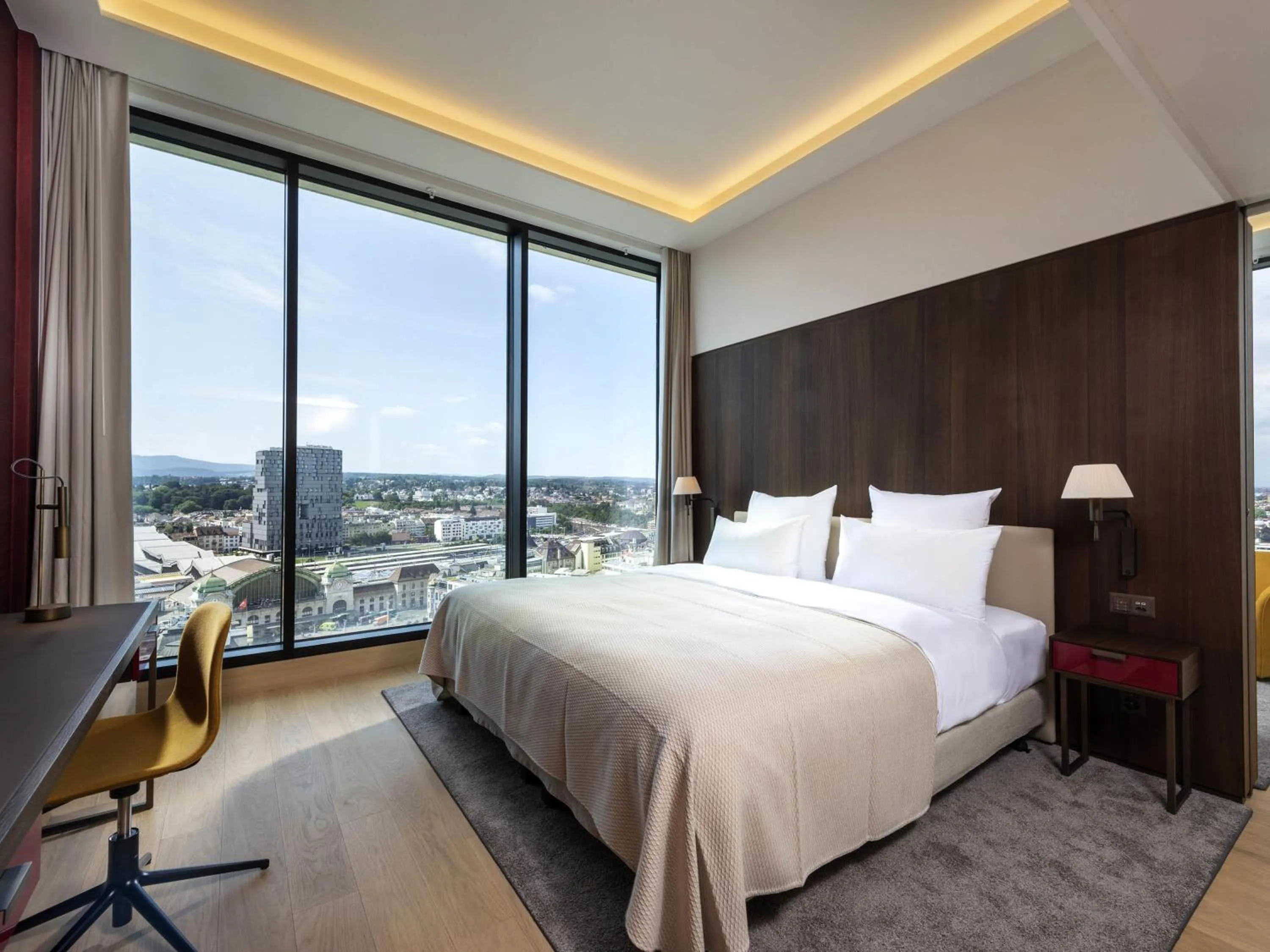 Bedroom, Bed in Mövenpick Hotel Basel