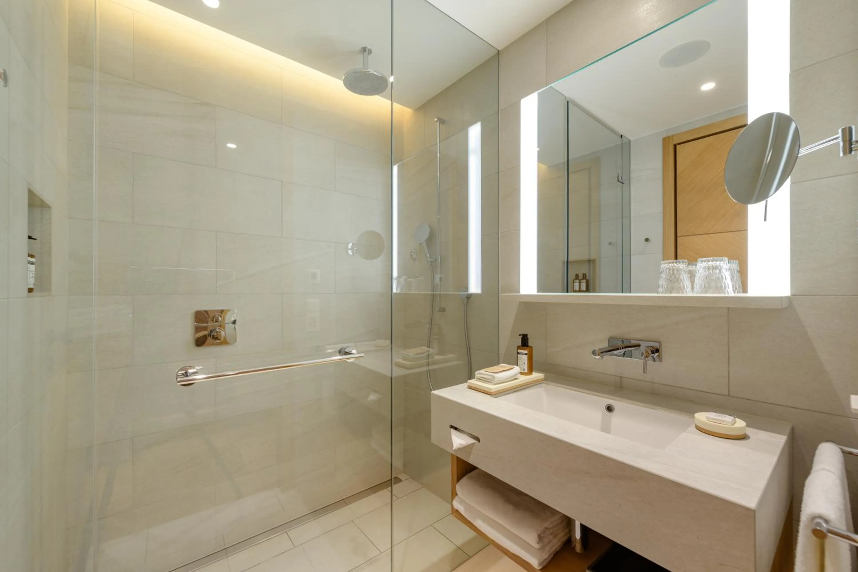 Bathroom in Mövenpick Hotel Basel