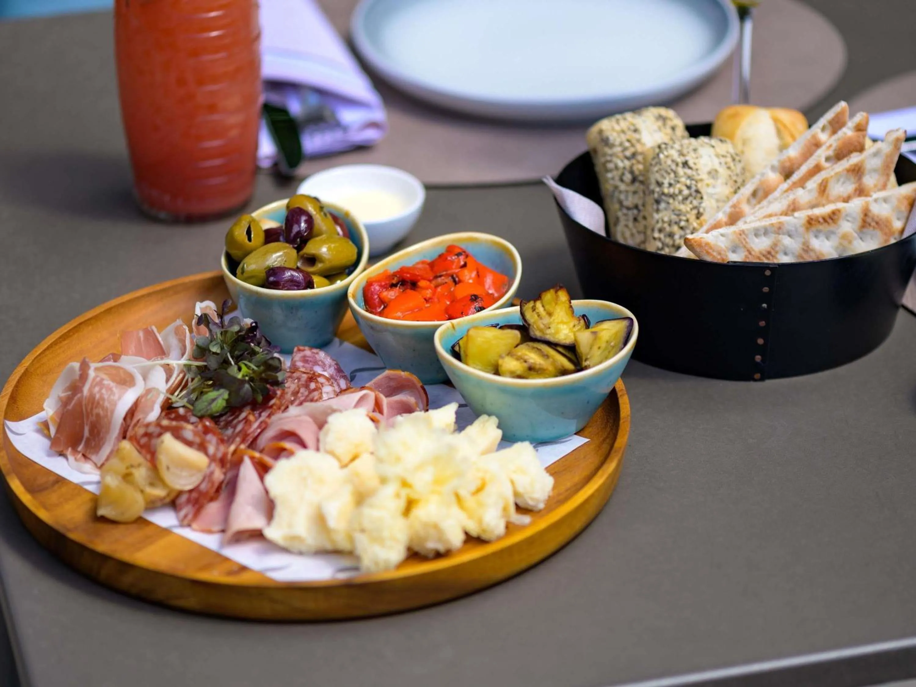 Lounge or bar in Mövenpick Hotel Basel