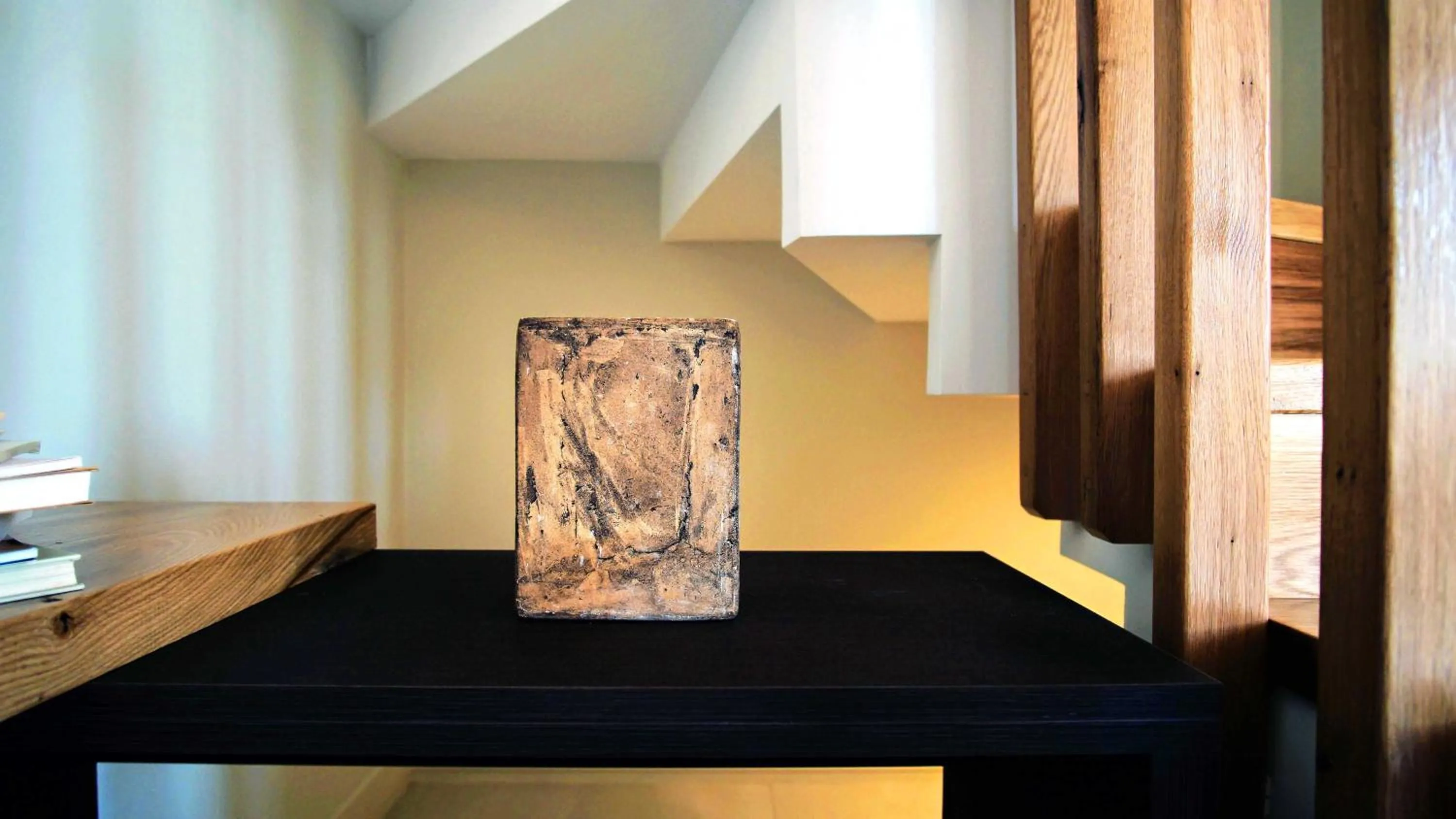 Decorative detail in Tessera Villas & Studios Collection