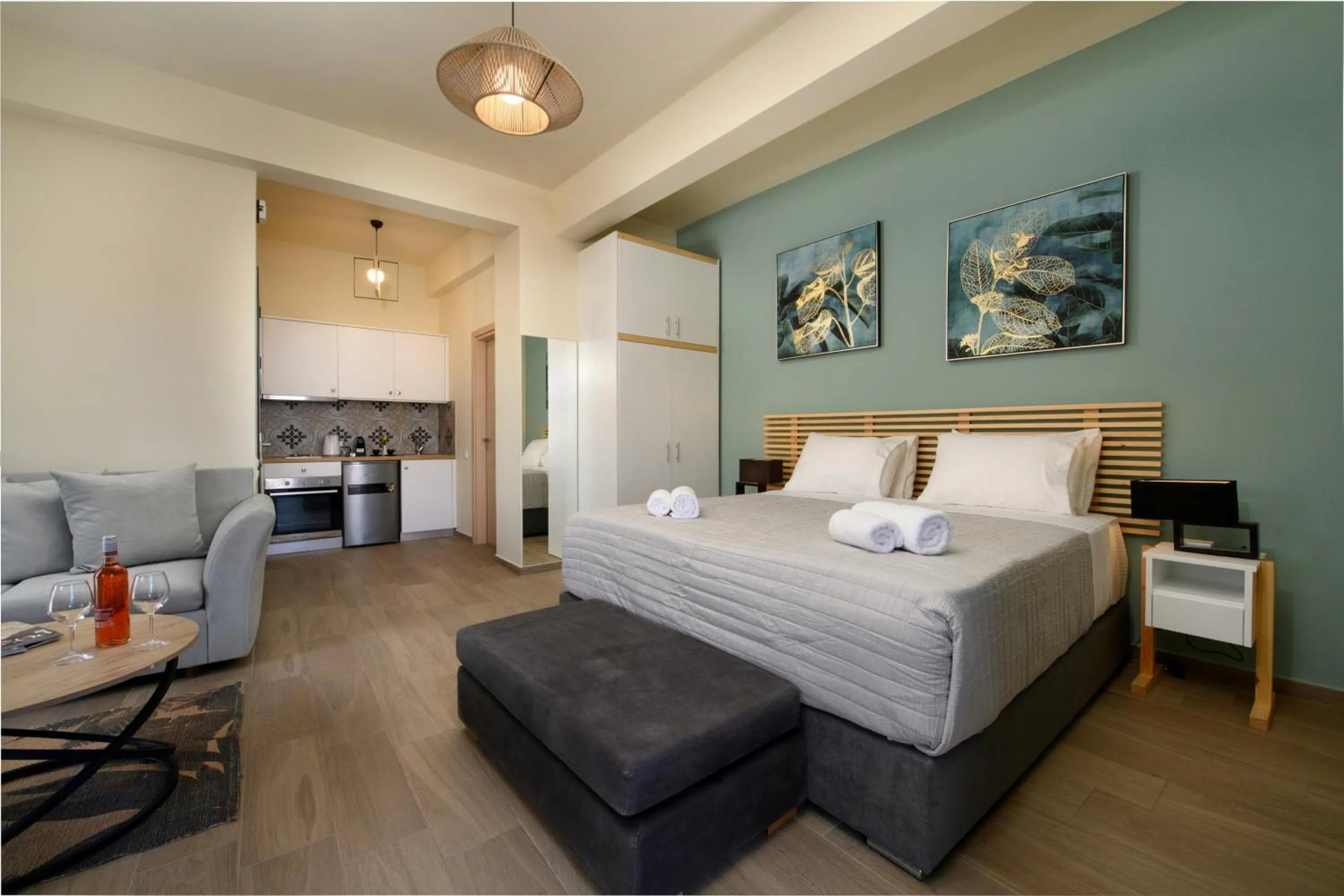 Photo of the whole room, Bed in Tessera Villas & Studios Collection