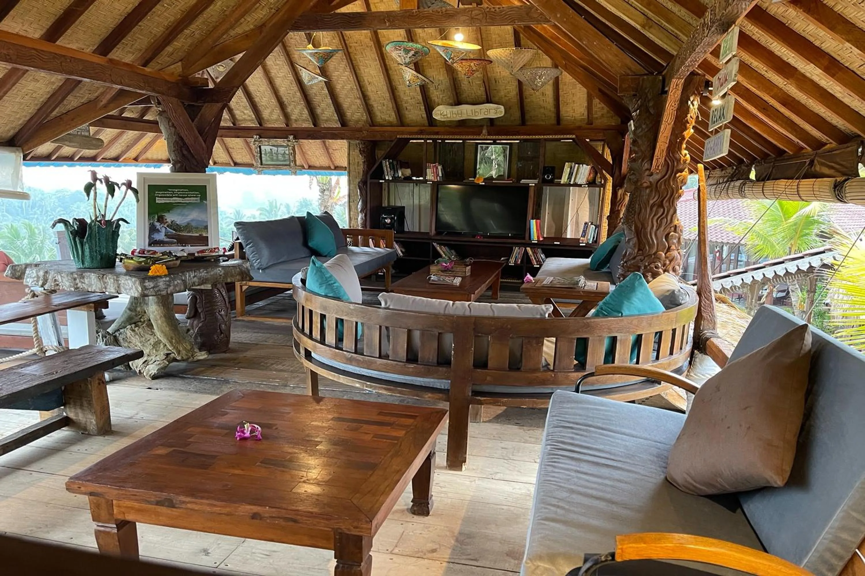 Communal lounge/ TV room in KTS - Kubu Tepi Sawah