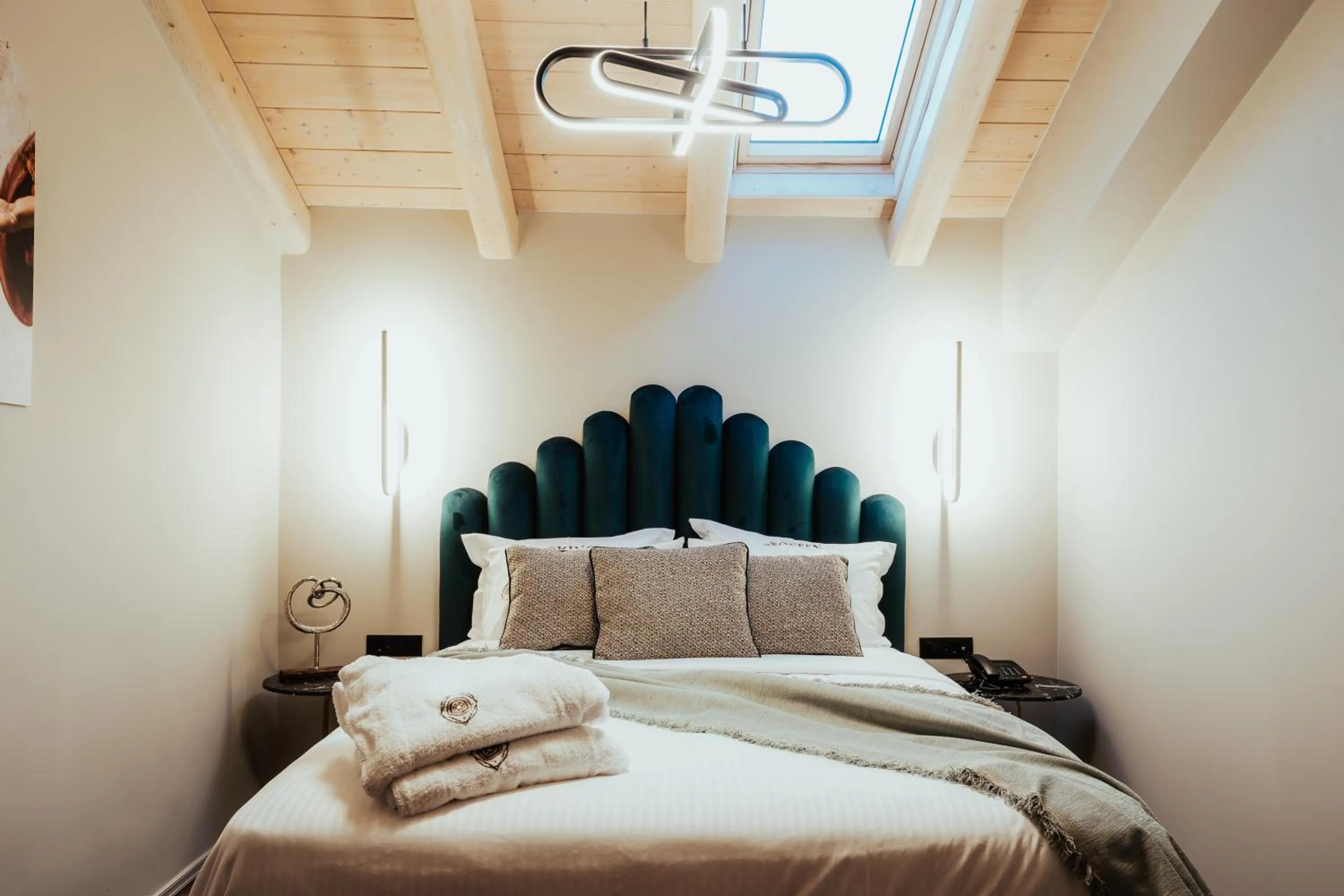 Bed in Espero Royal Stay