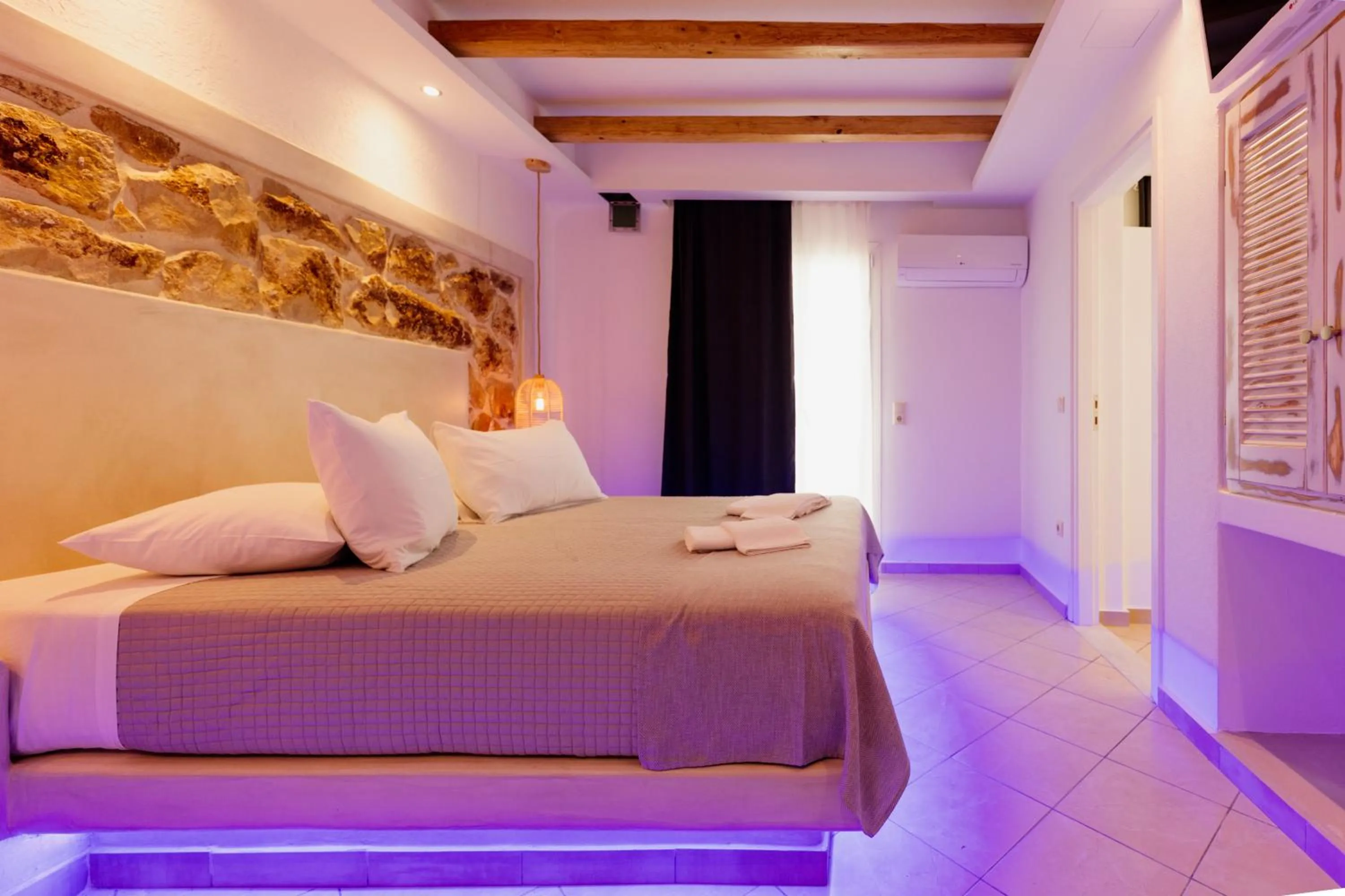 Bed in Mikri Vigla Hotel Beach Resort