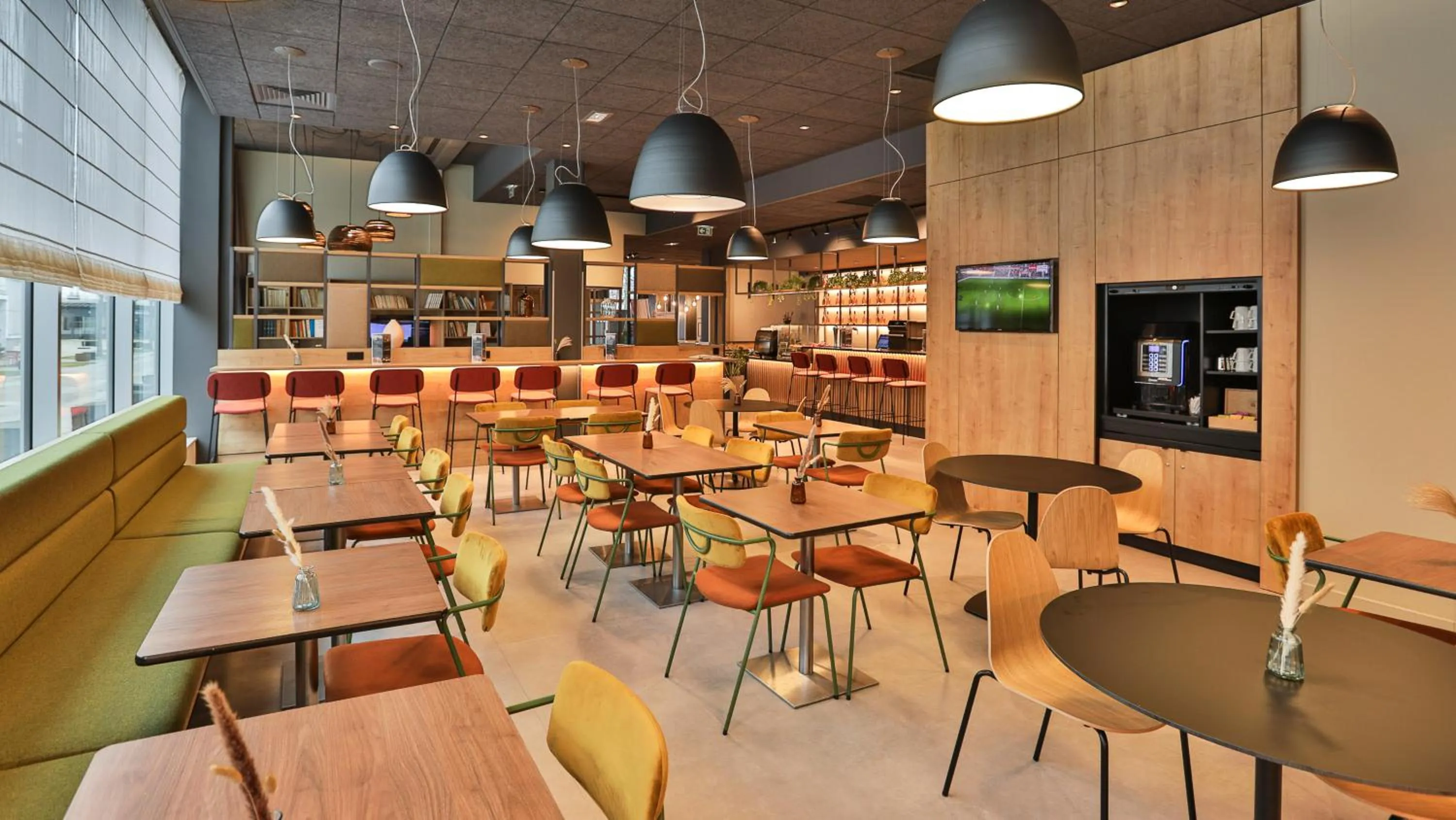 Restaurant/places to eat in Campanile La Roche Sur Yon Centre Gare